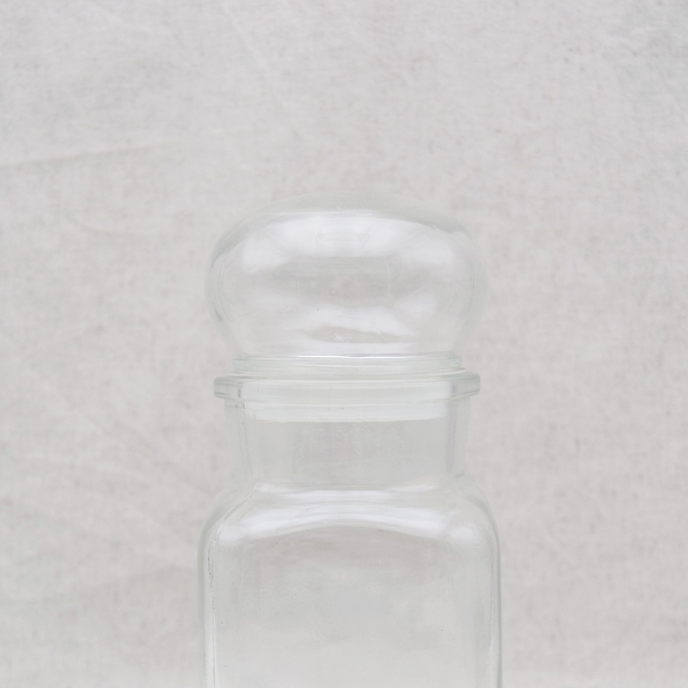 Le pot à pharmacie transparent