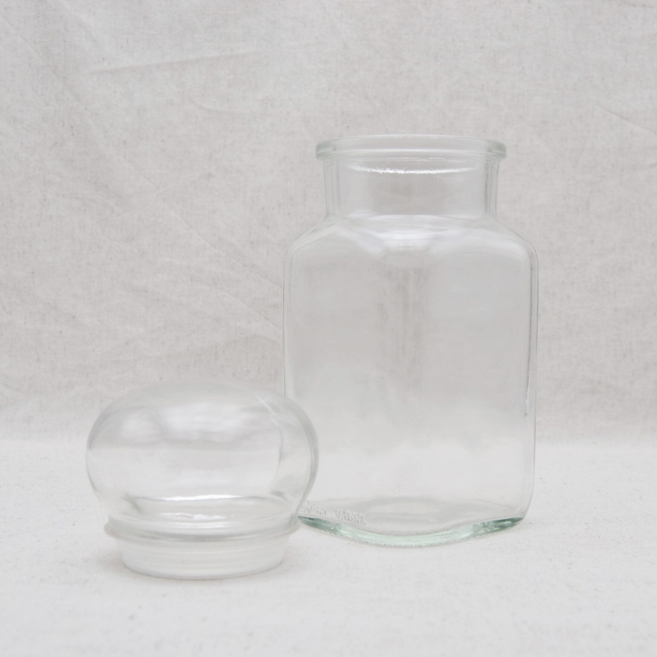 Le pot à pharmacie transparent