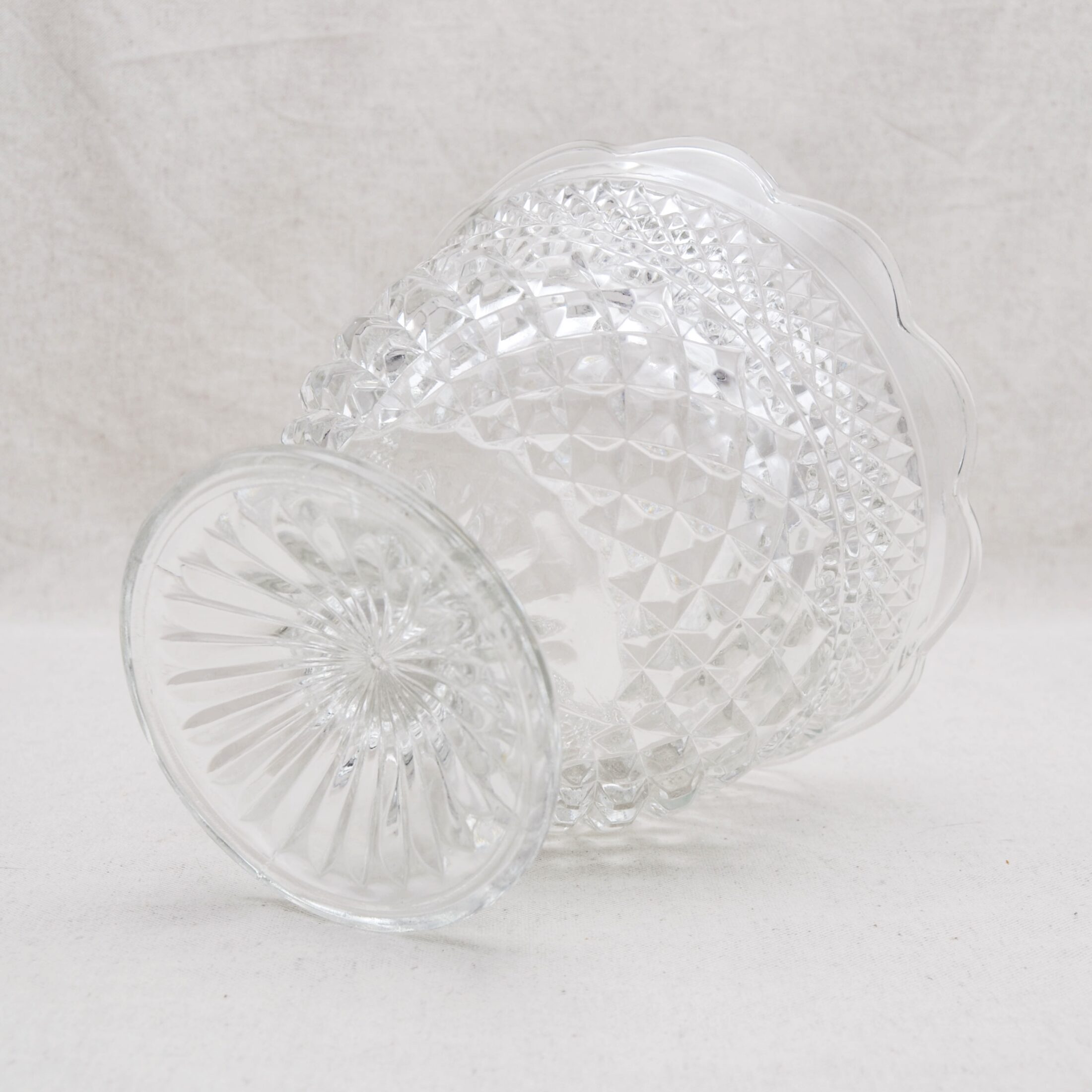 La coupe en verre ciselé