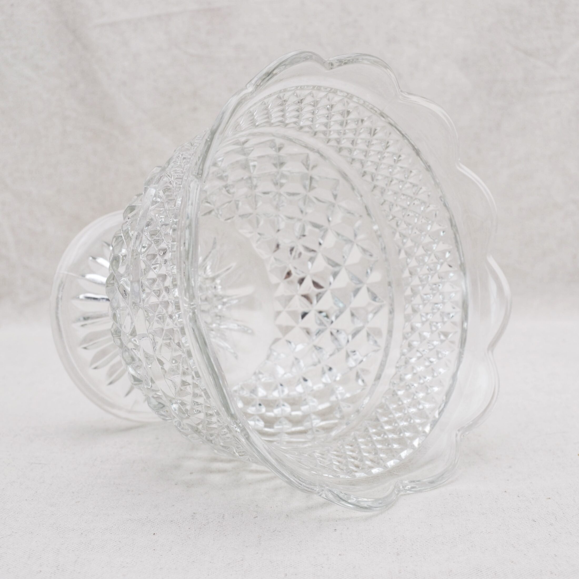 La coupe en verre ciselé