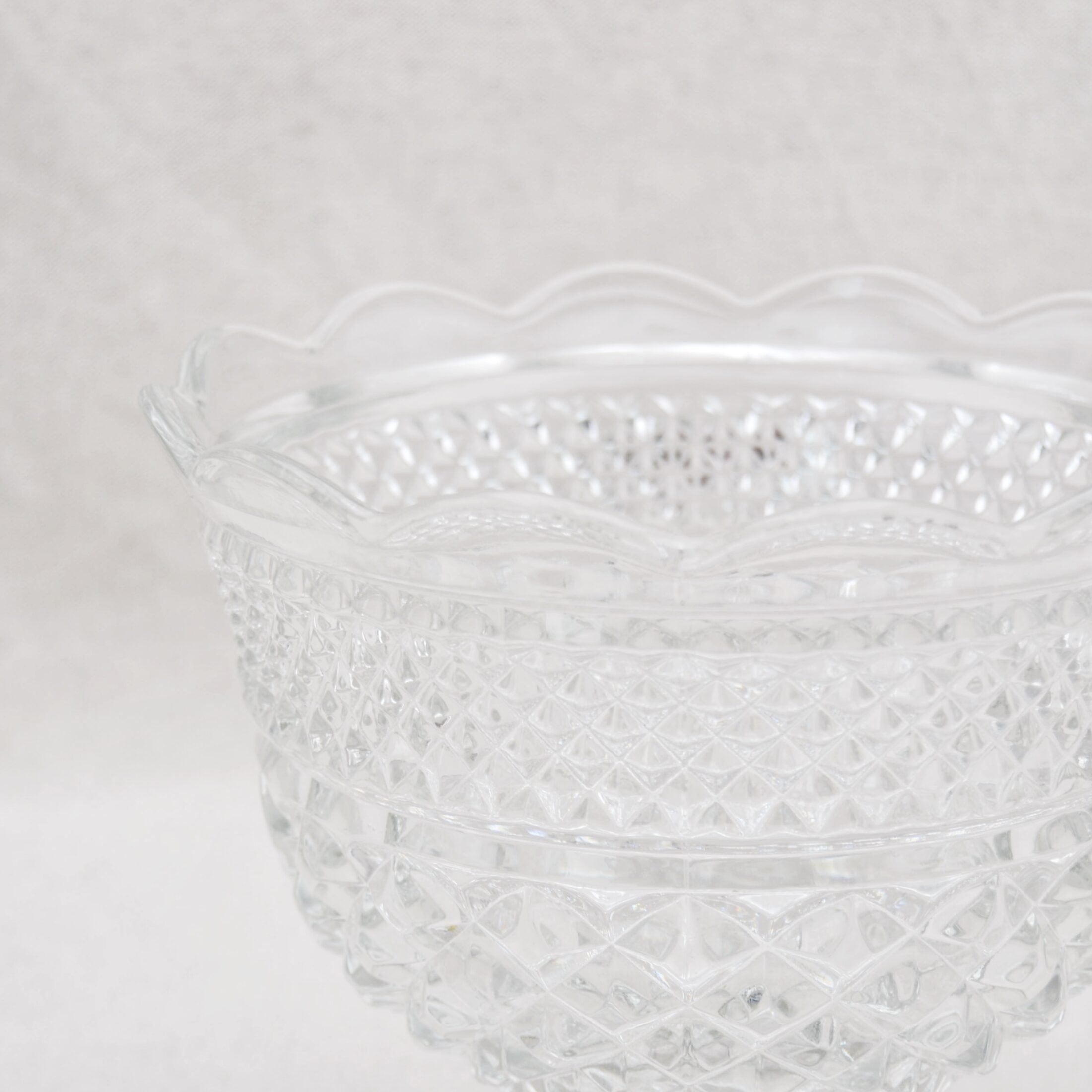 La coupe en verre ciselé