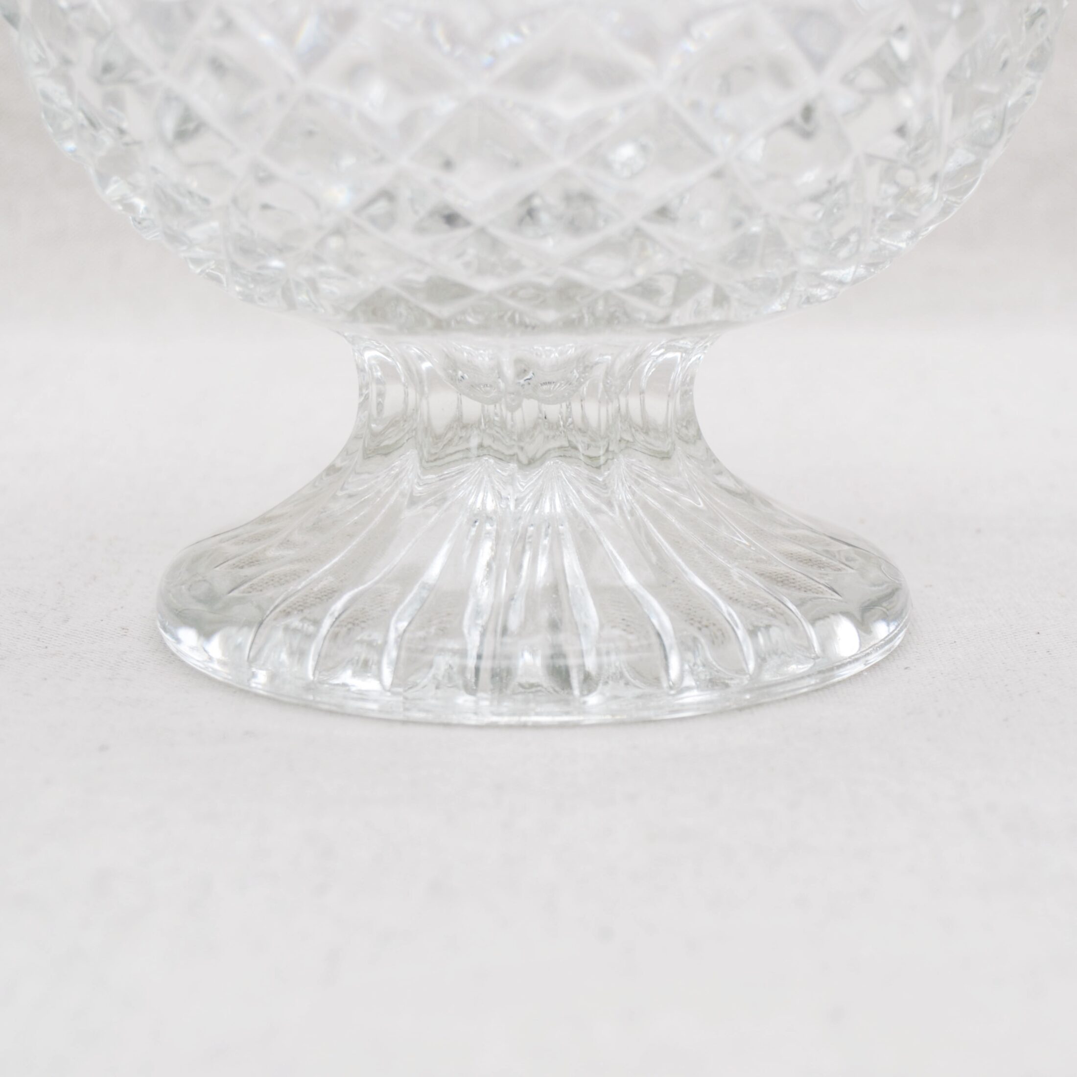 La coupe en verre ciselé