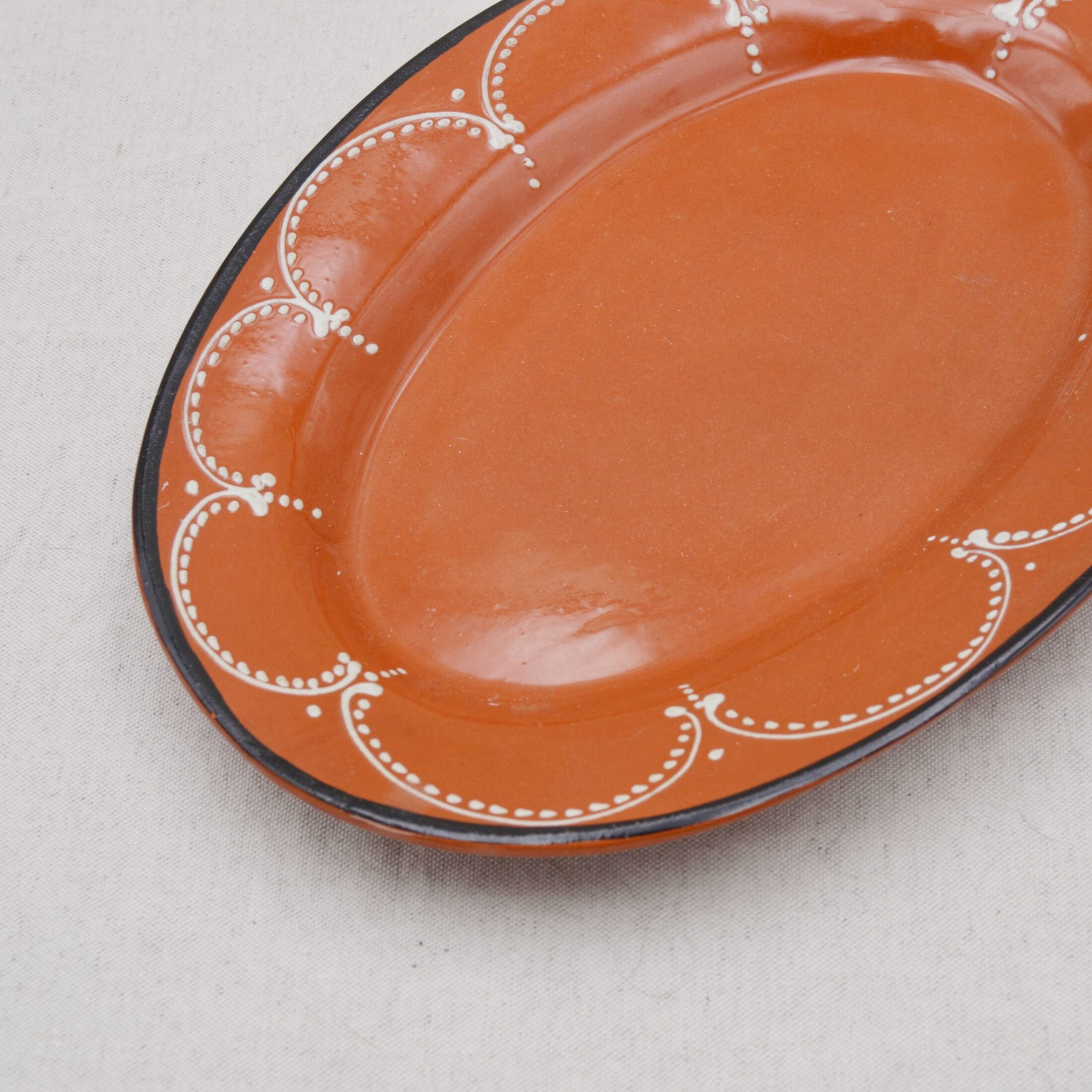 Le plat portugais en terre cuite