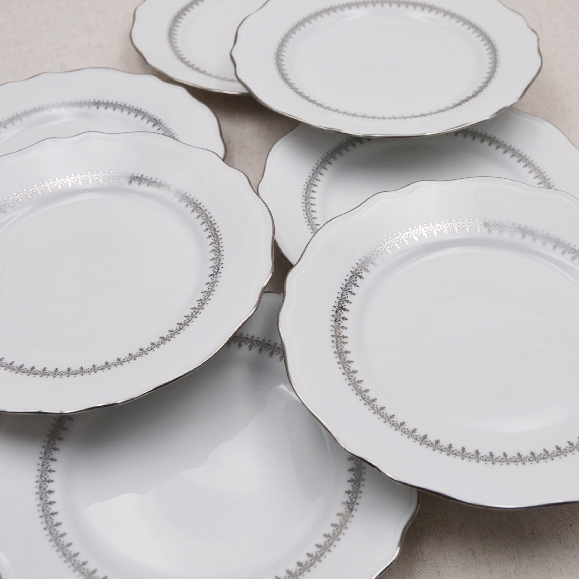 Les assiettes à dessert en haute porcelaine