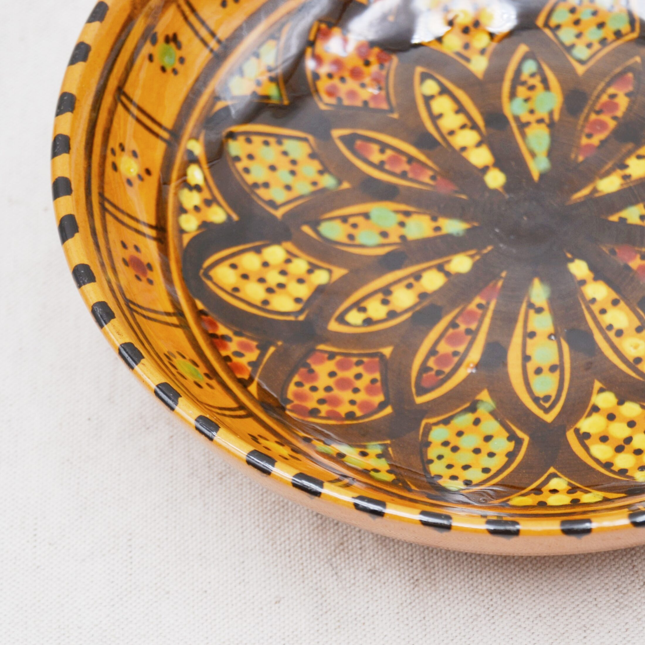 L’assiette creuse jaune méditerranéenne