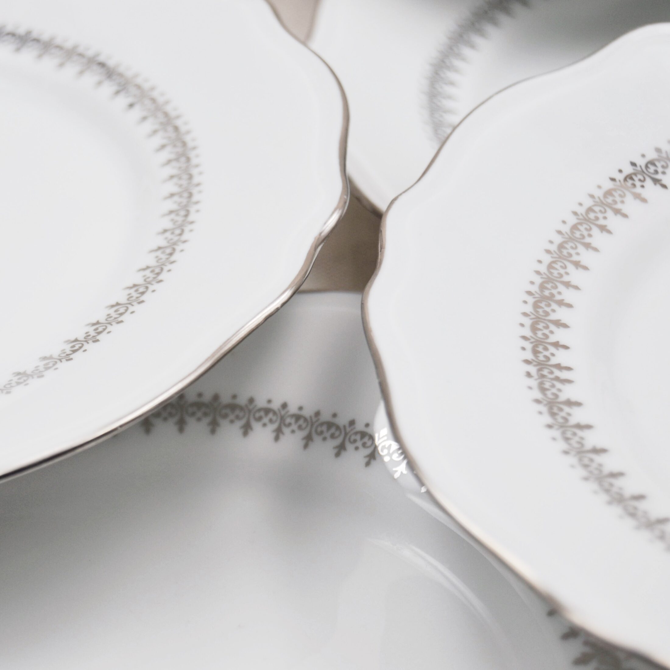 Les assiettes à dessert en haute porcelaine