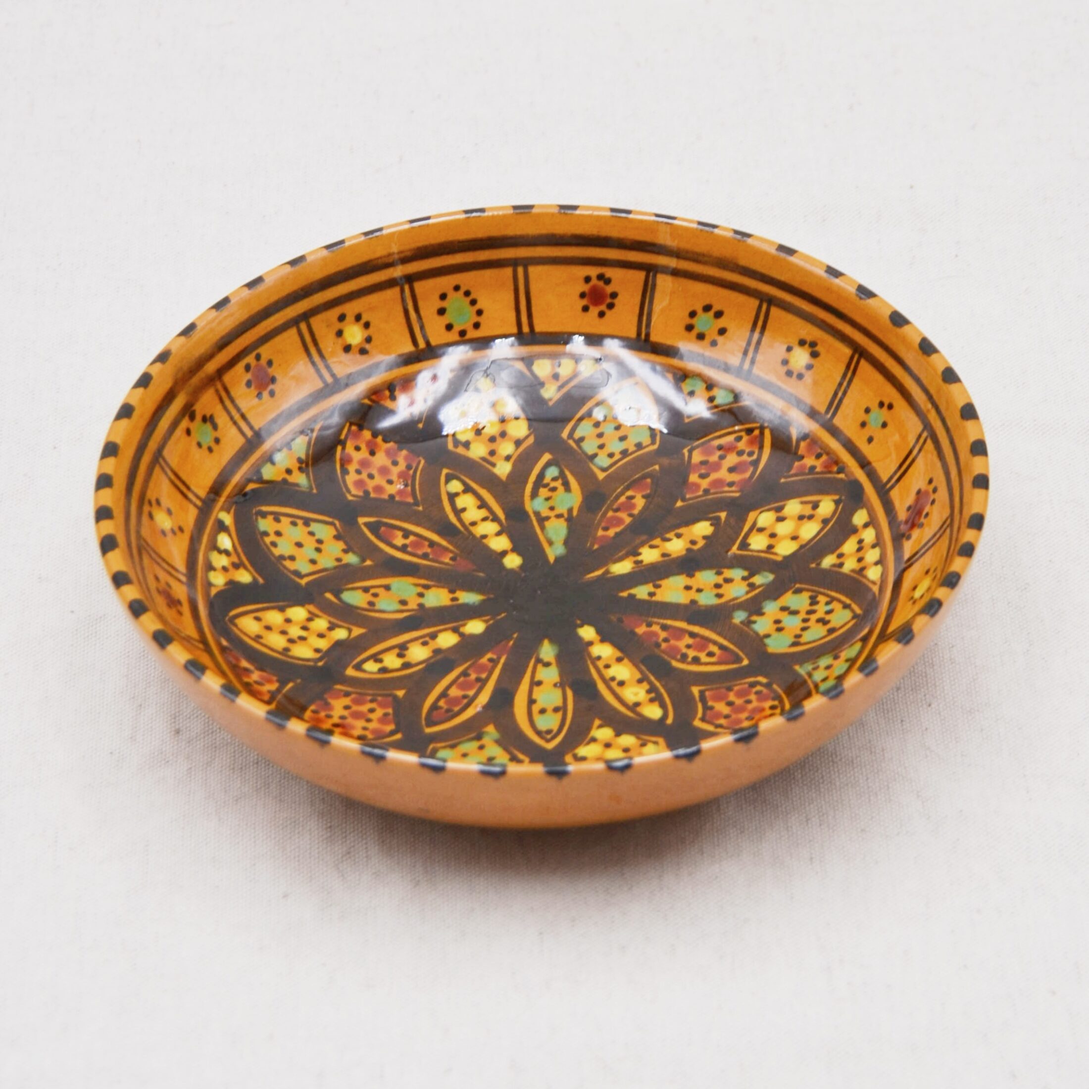 L’assiette creuse jaune méditerranéenne