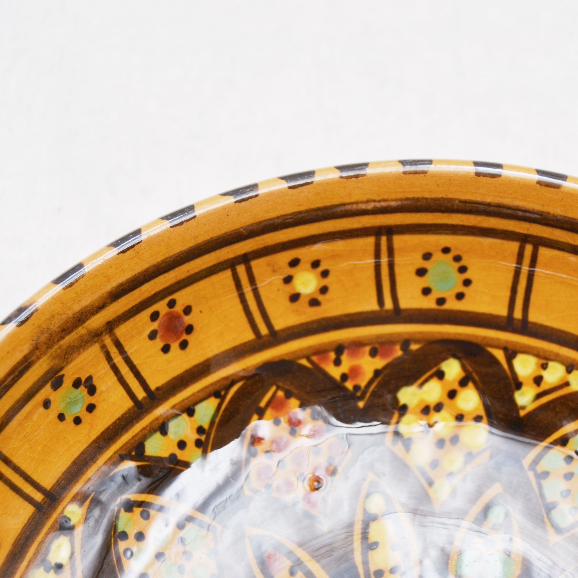 L’assiette creuse jaune méditerranéenne