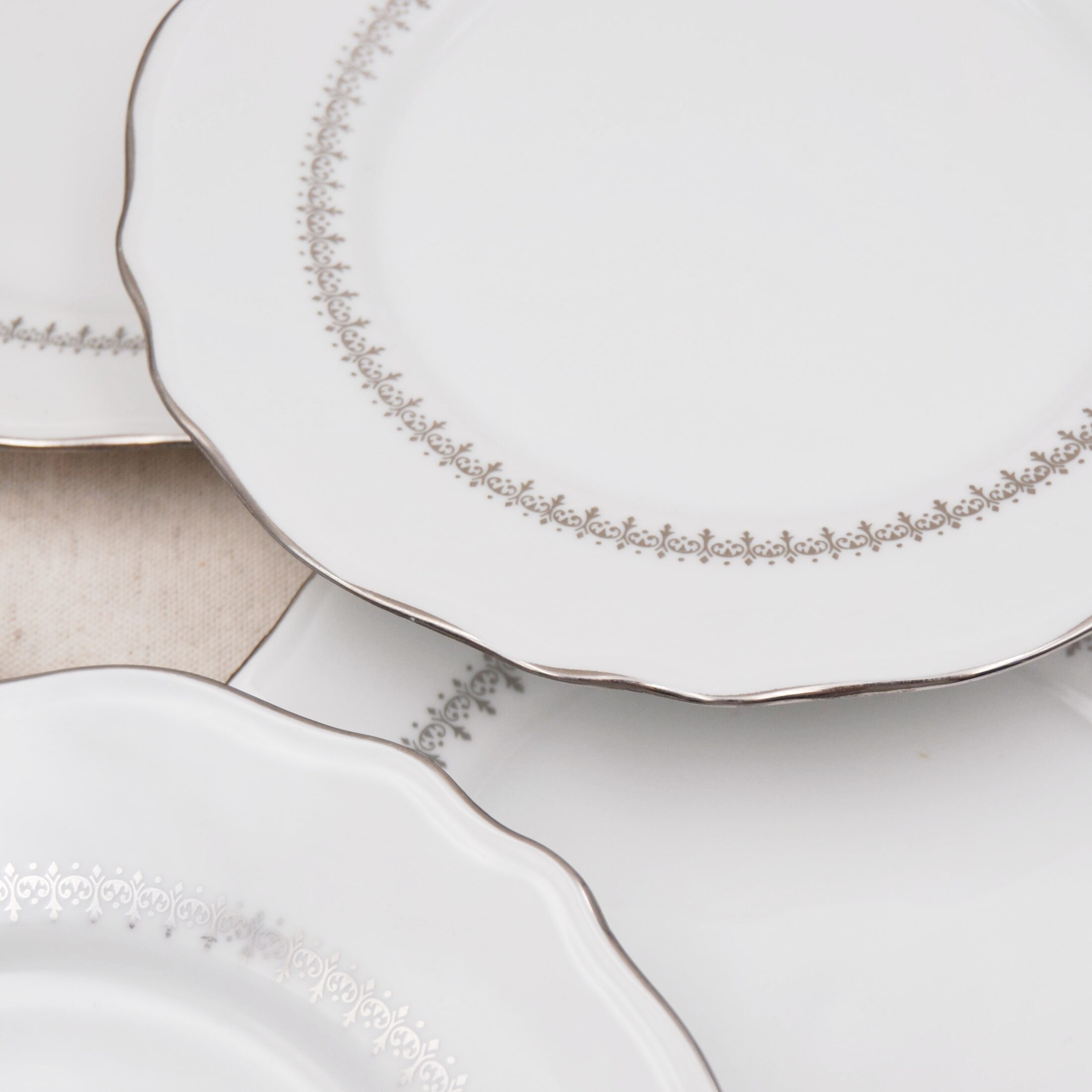 Les assiettes à dessert en haute porcelaine