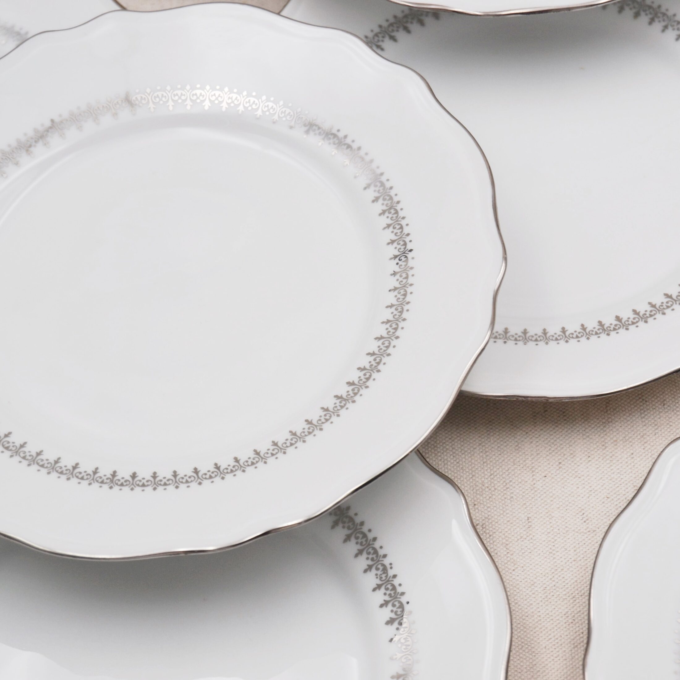 Les assiettes à dessert en haute porcelaine