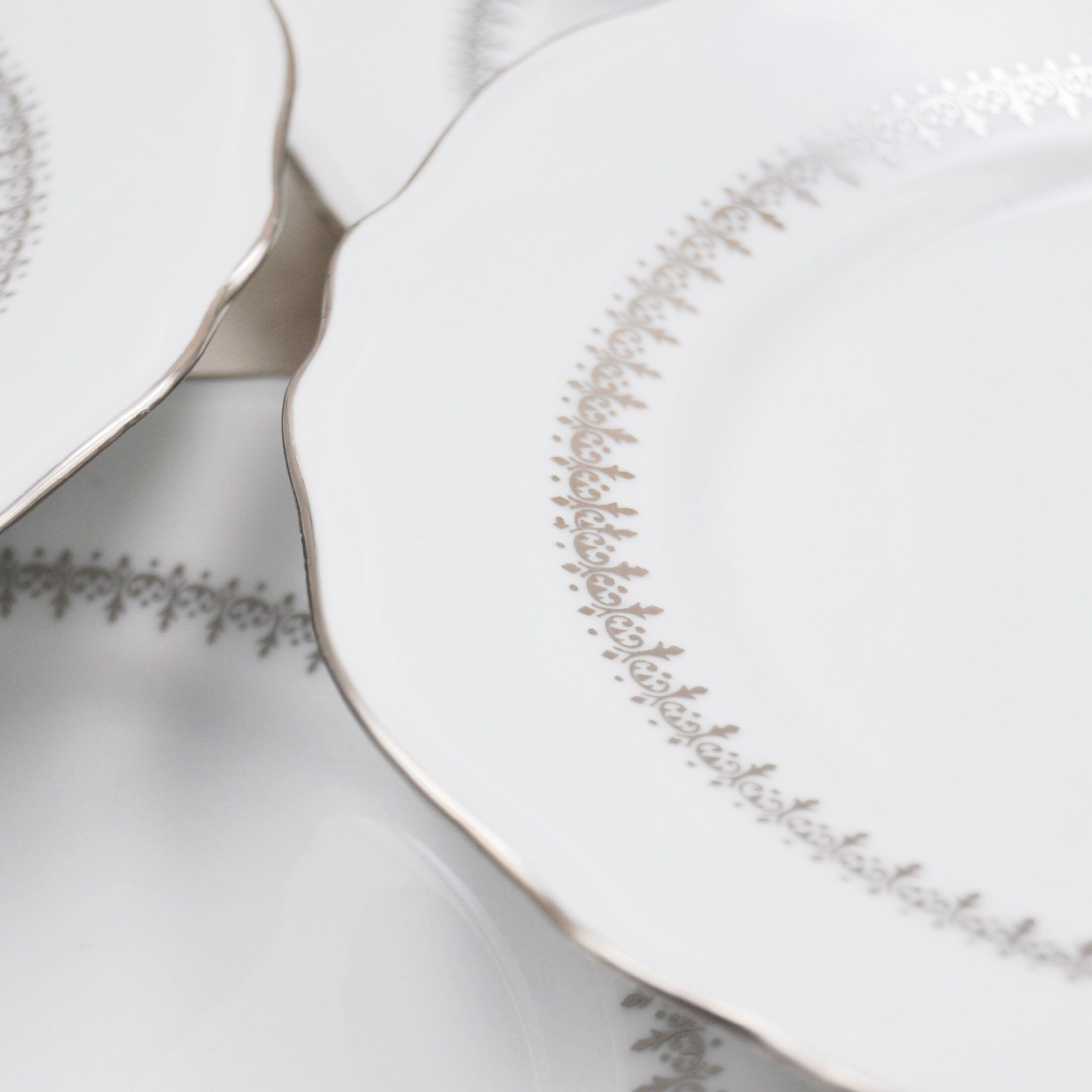 Les assiettes à dessert en haute porcelaine