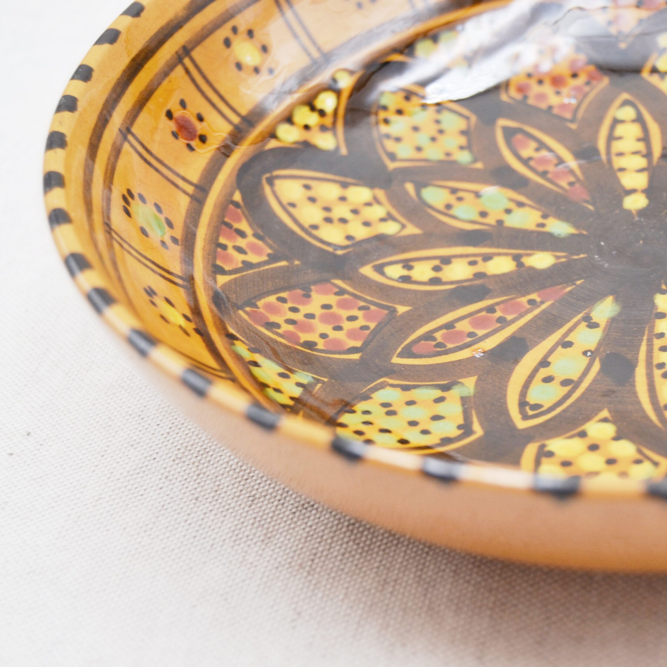 L’assiette creuse jaune méditerranéenne