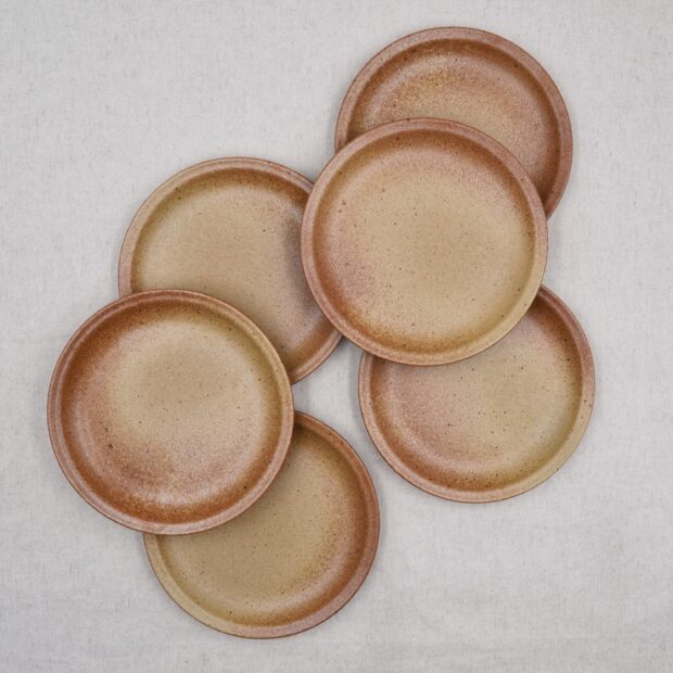 Les assiettes à dessert en grès de Bourgogne