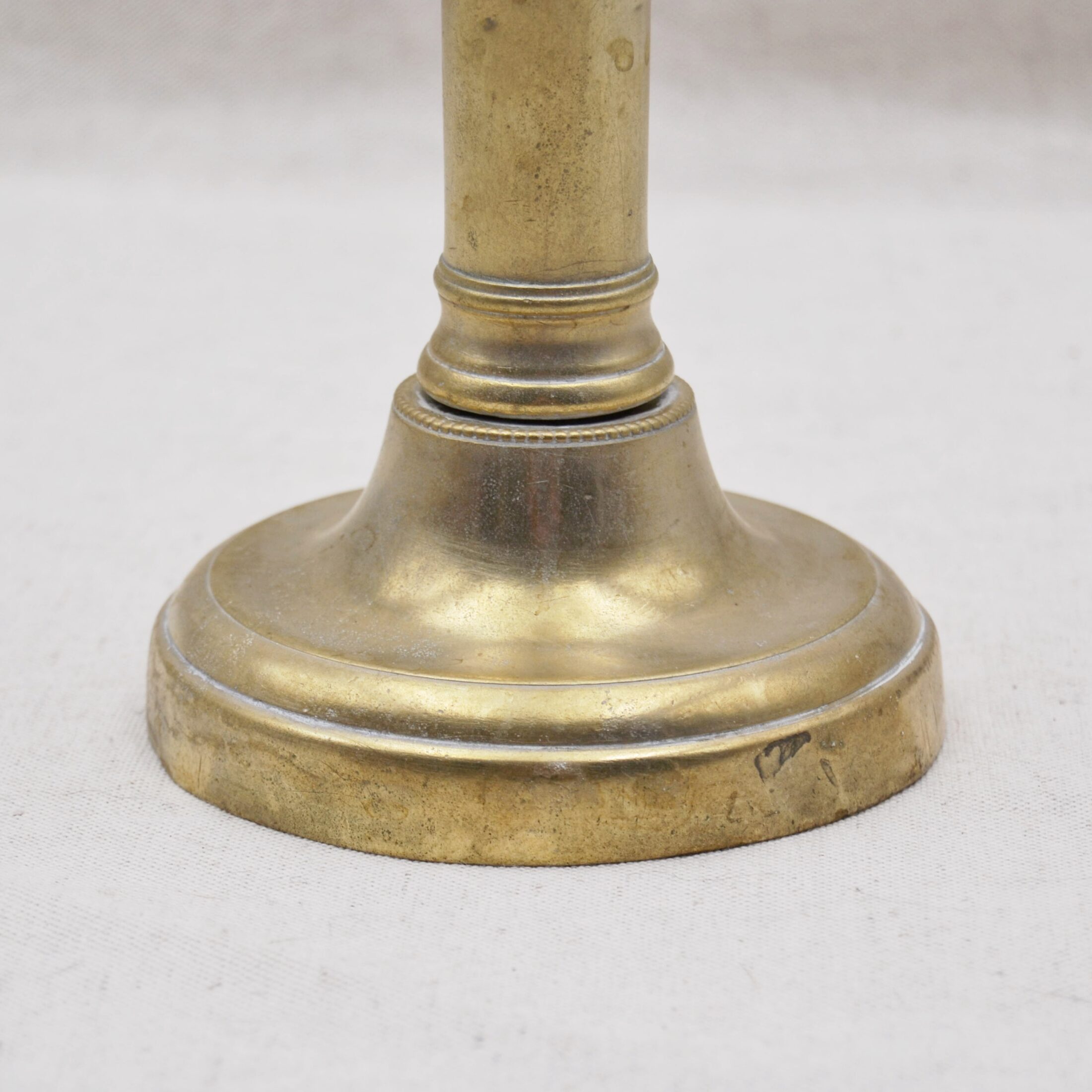 Le bougeoir tube en laiton