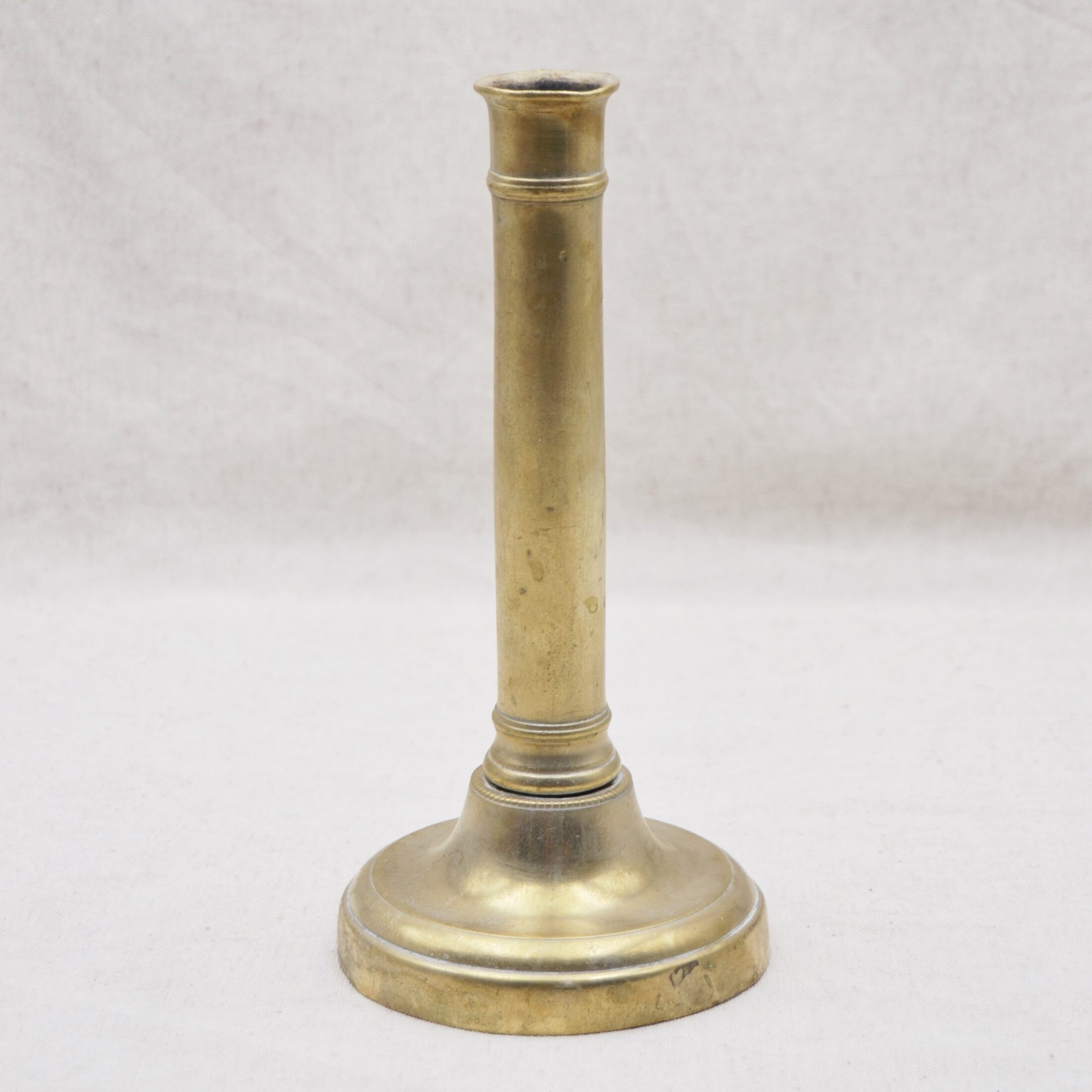 Le bougeoir tube en laiton