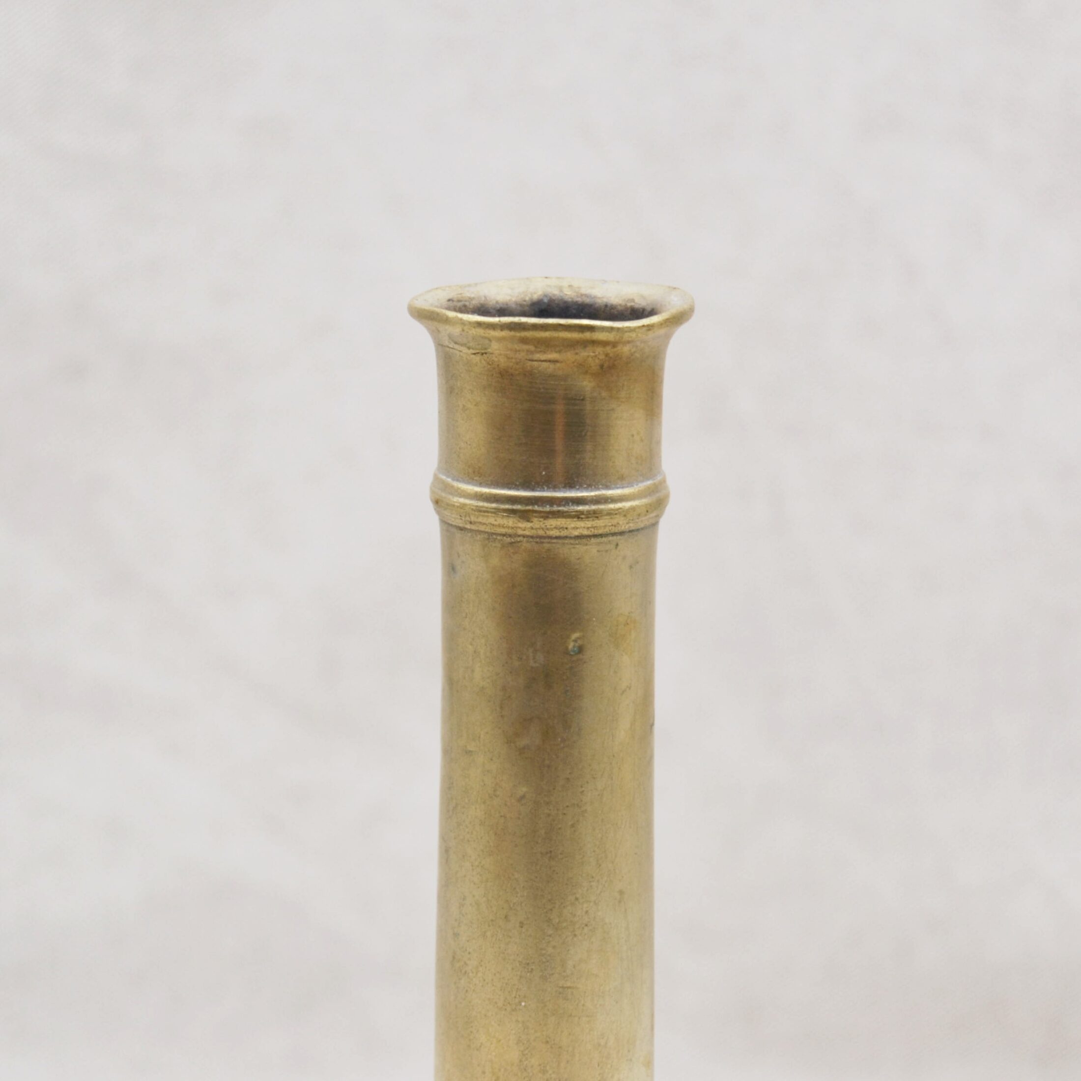 Le bougeoir tube en laiton