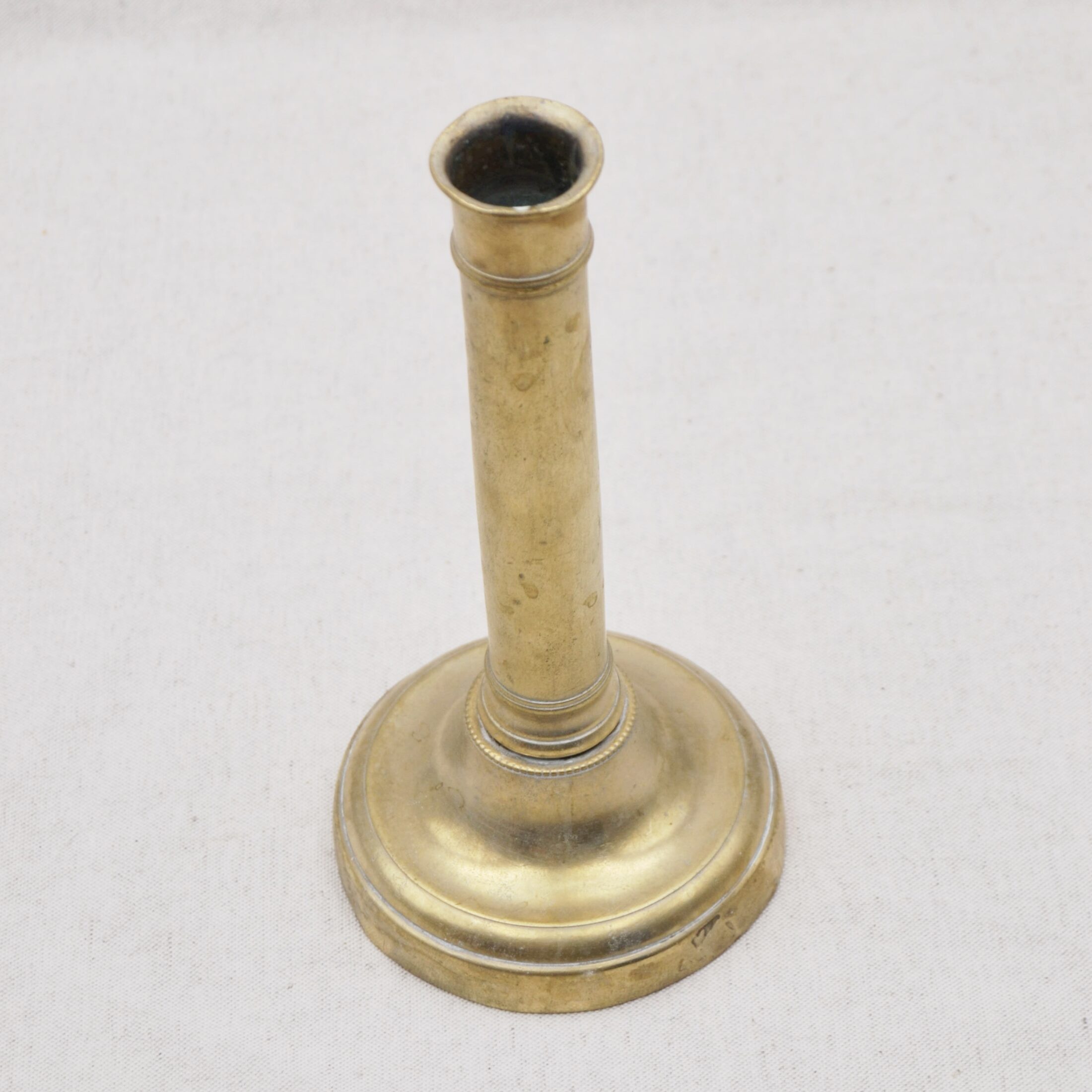 Le bougeoir tube en laiton