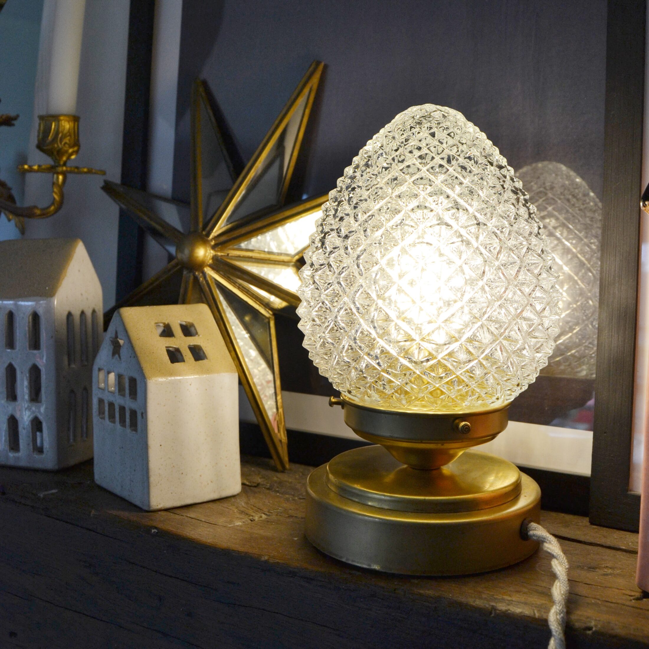 La lampe à poser pomme de pin