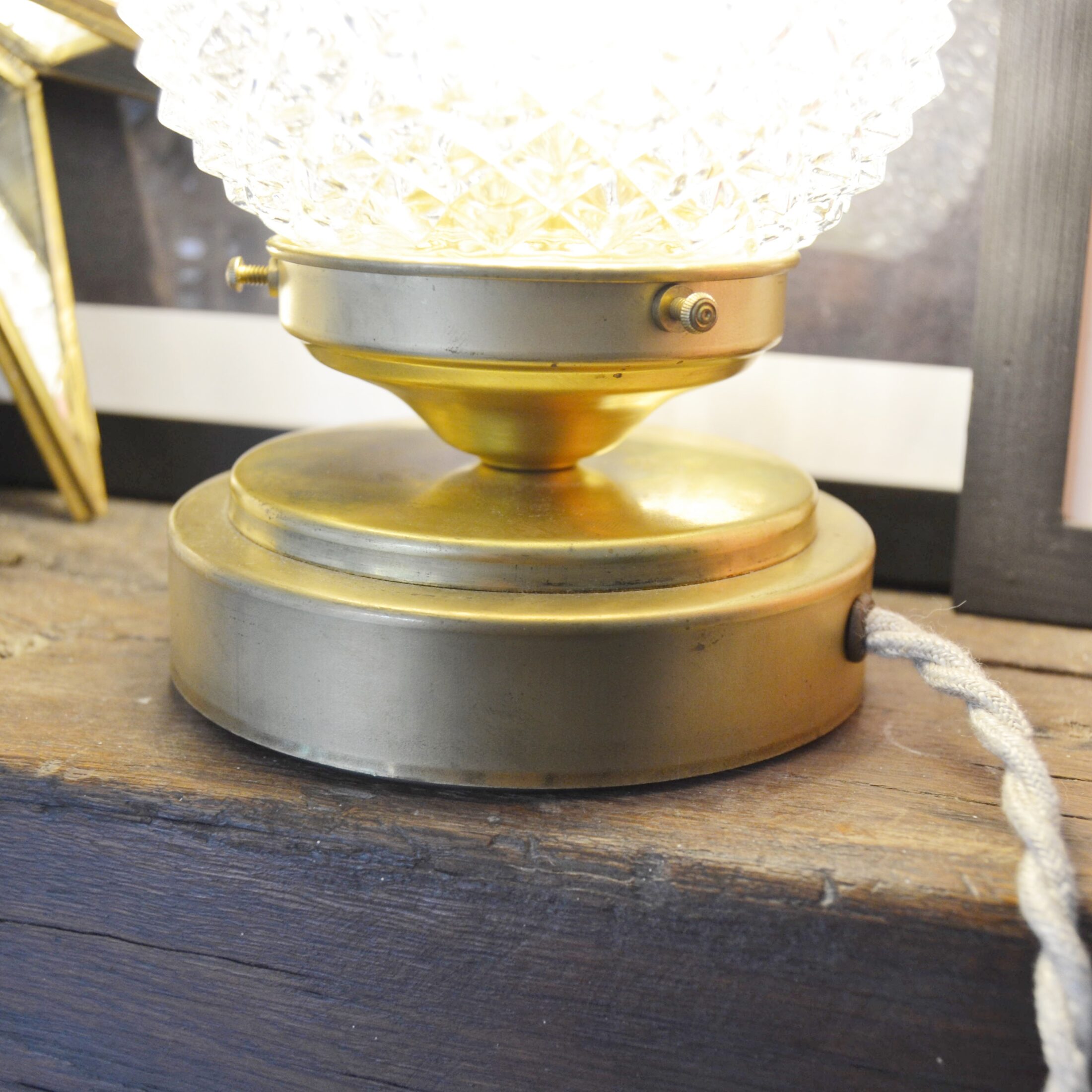 La lampe à poser pomme de pin