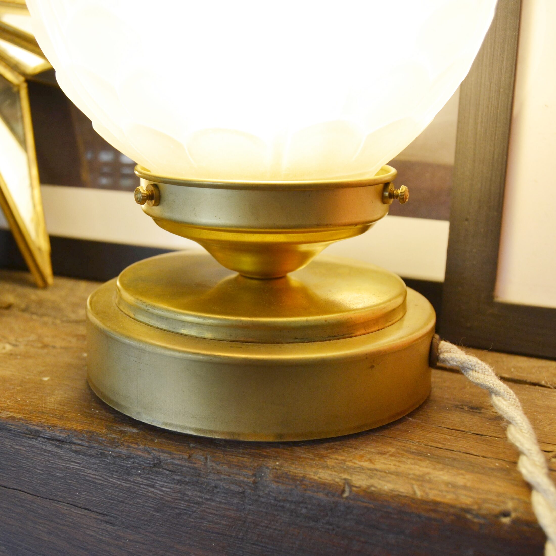 La lampe à poser à écailles