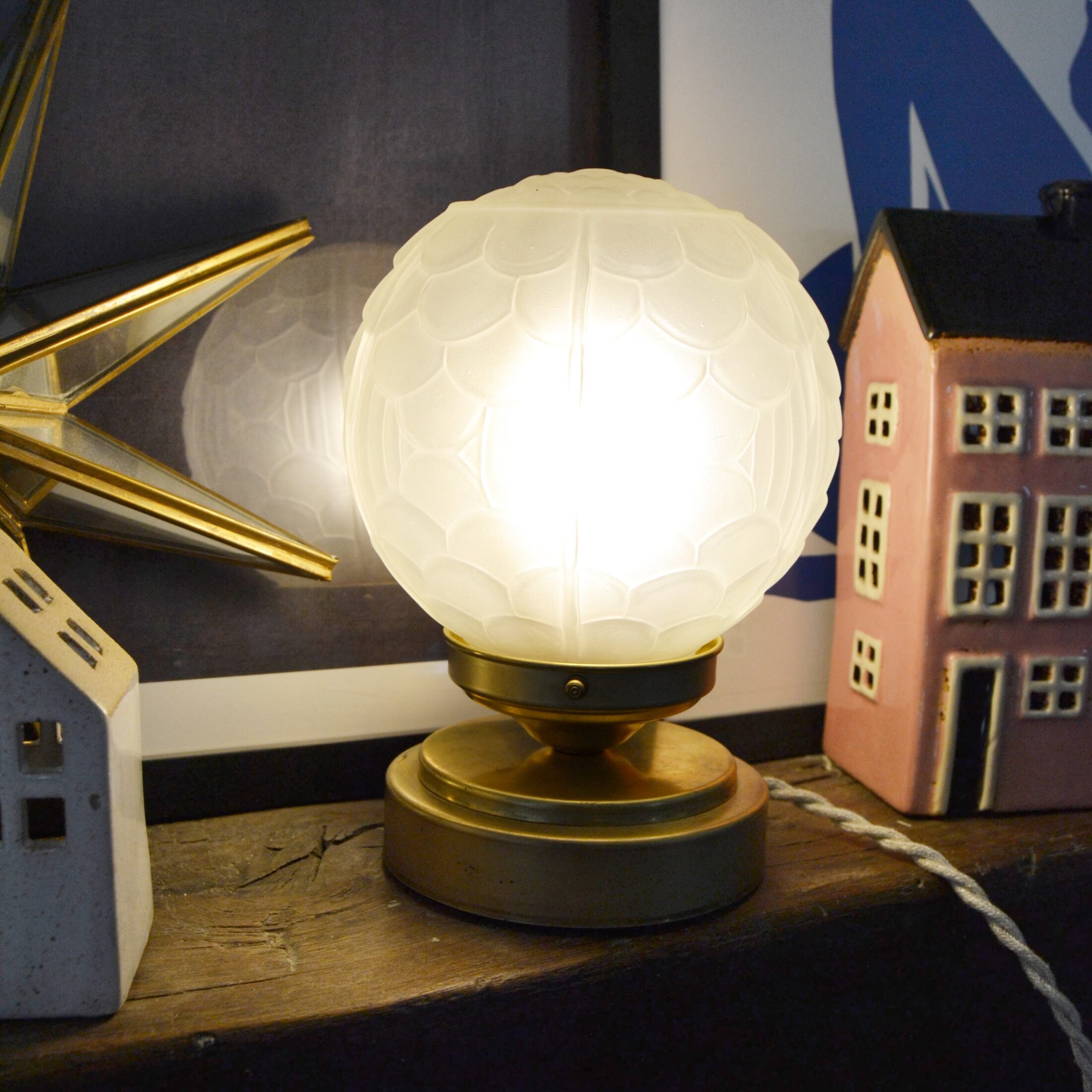 La lampe à poser à écailles