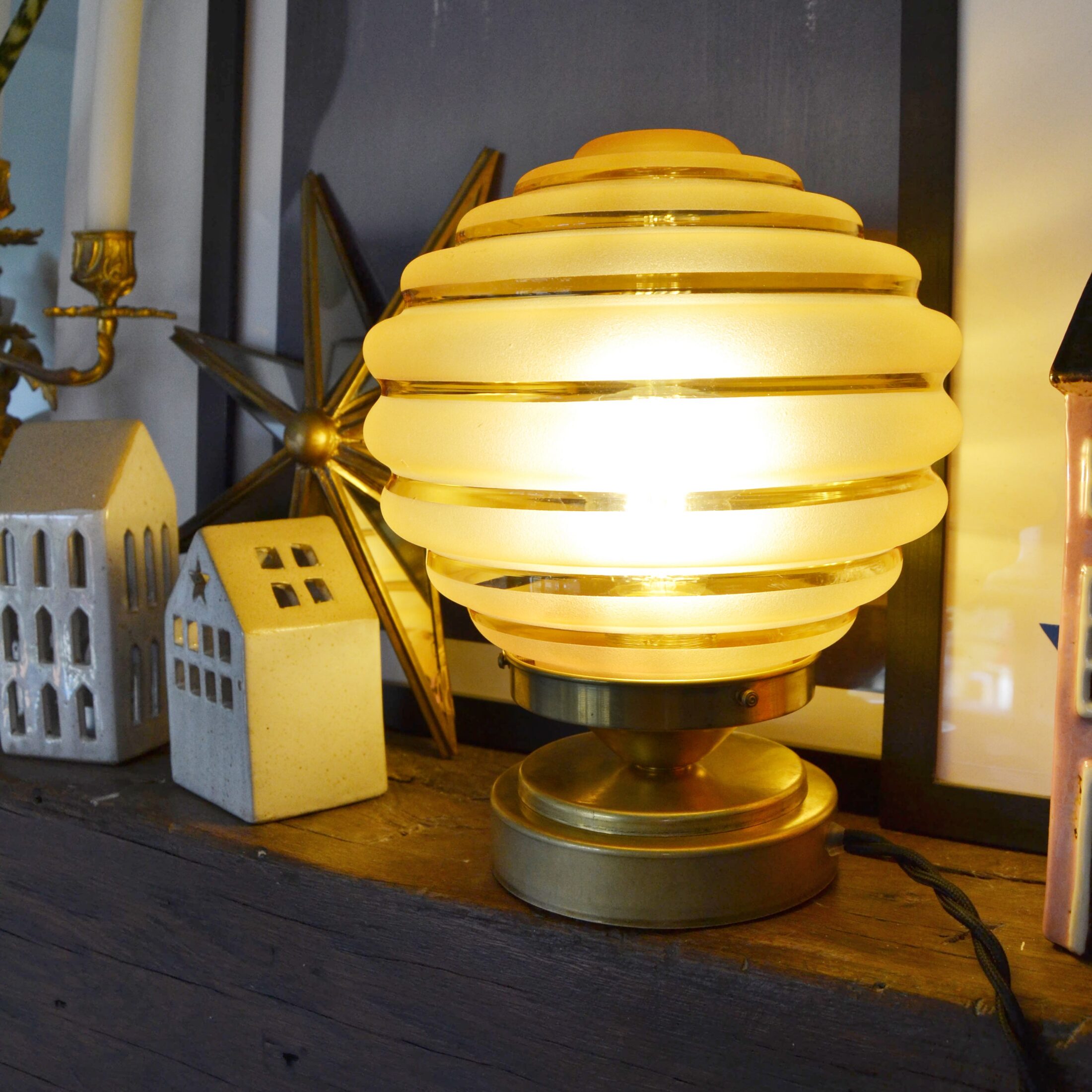 La lampe à poser ambrée