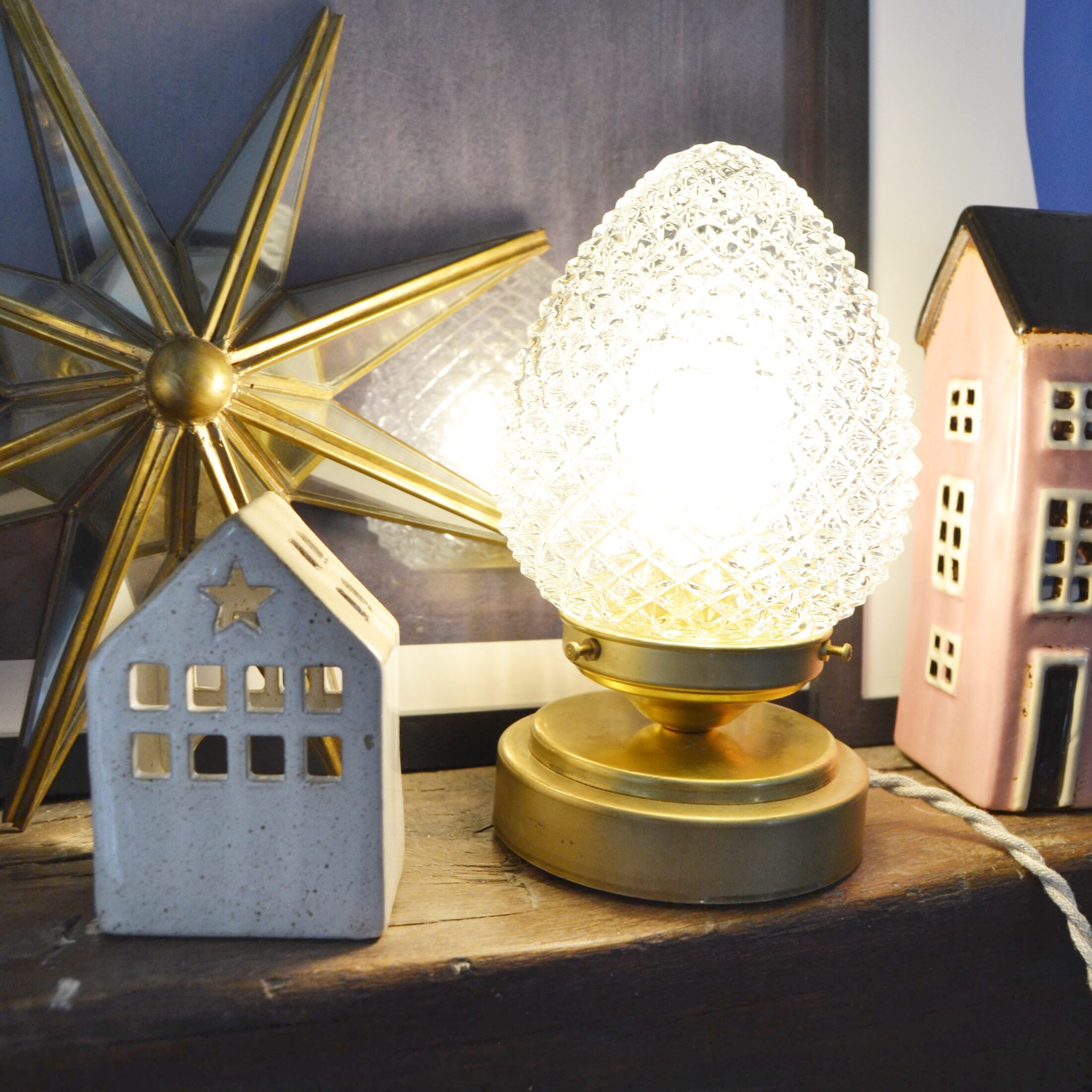 La lampe à poser pomme de pin