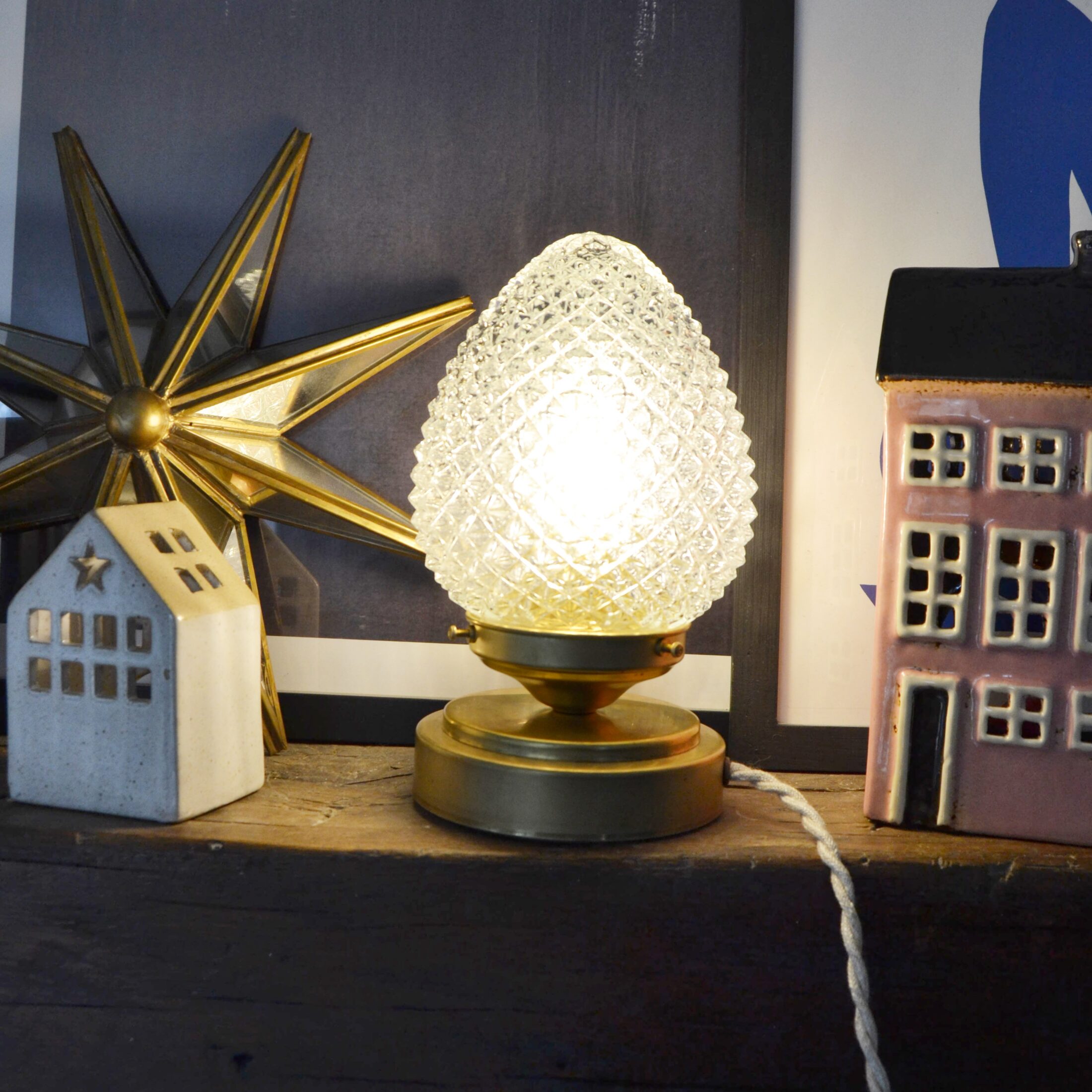 La lampe à poser pomme de pin