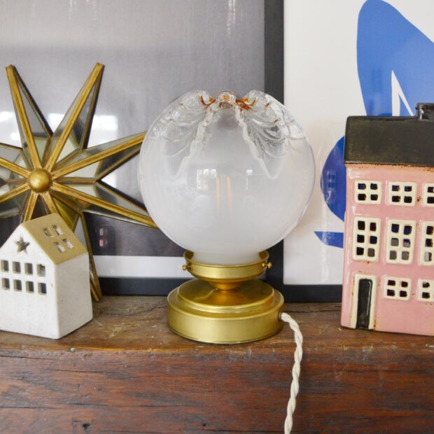 La lampe à poser avec son globe Murano