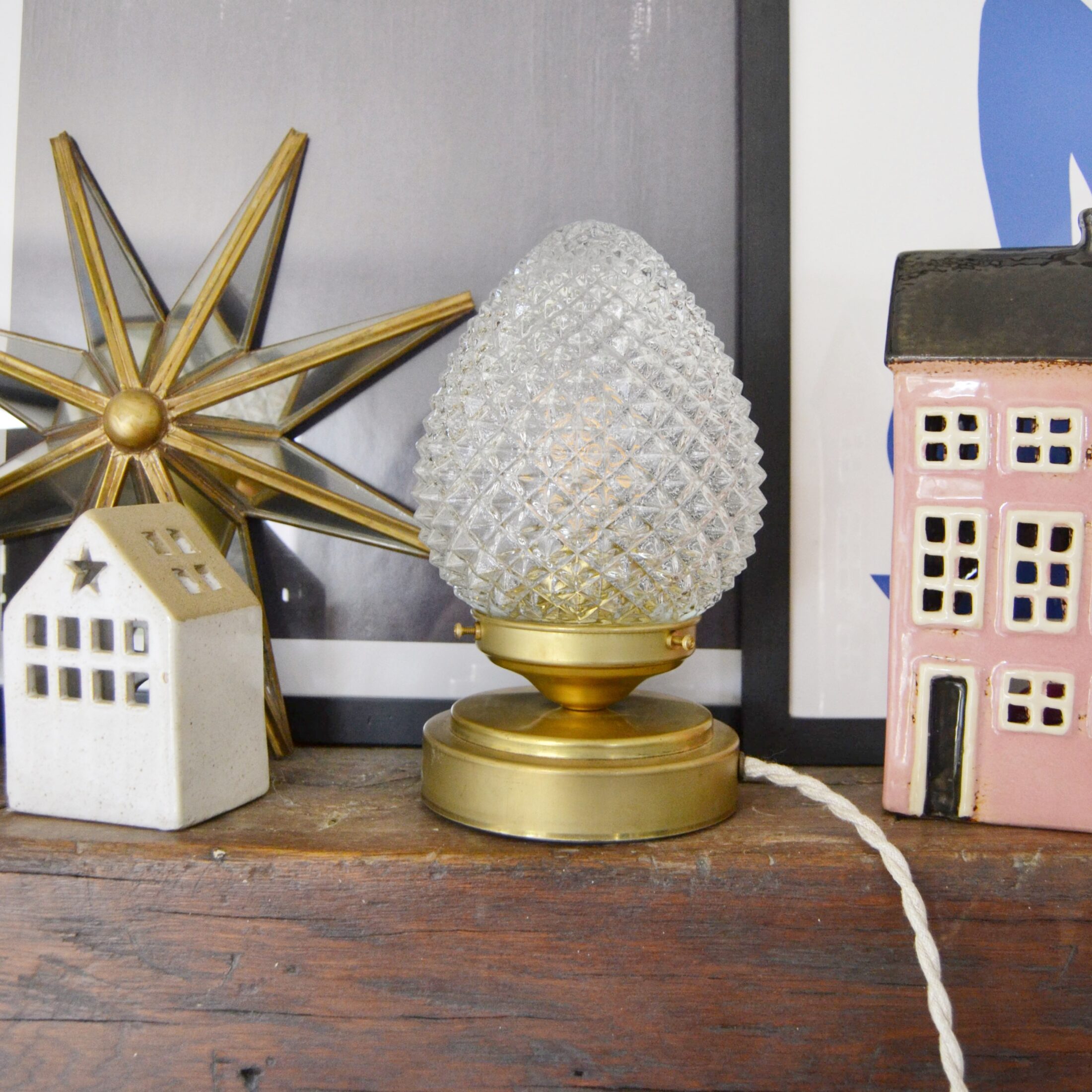 La lampe à poser pomme de pin