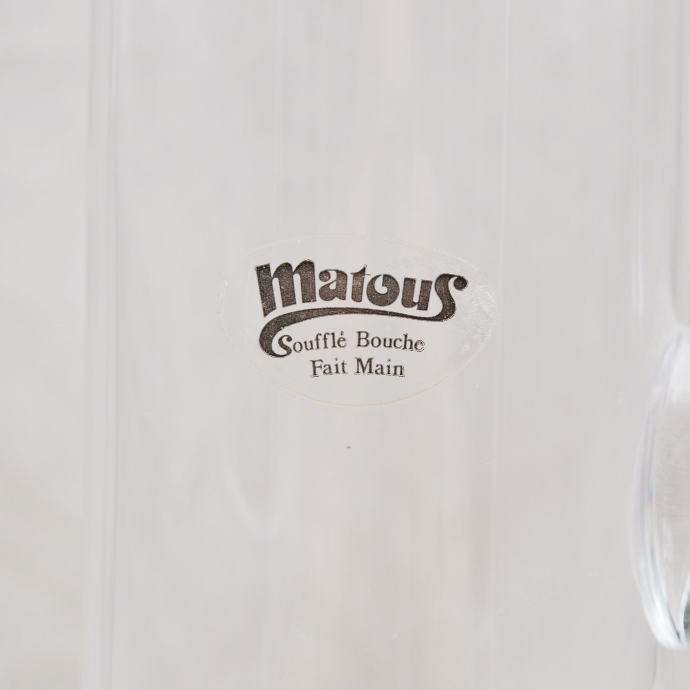 Le pichet en verre soufflé bouche