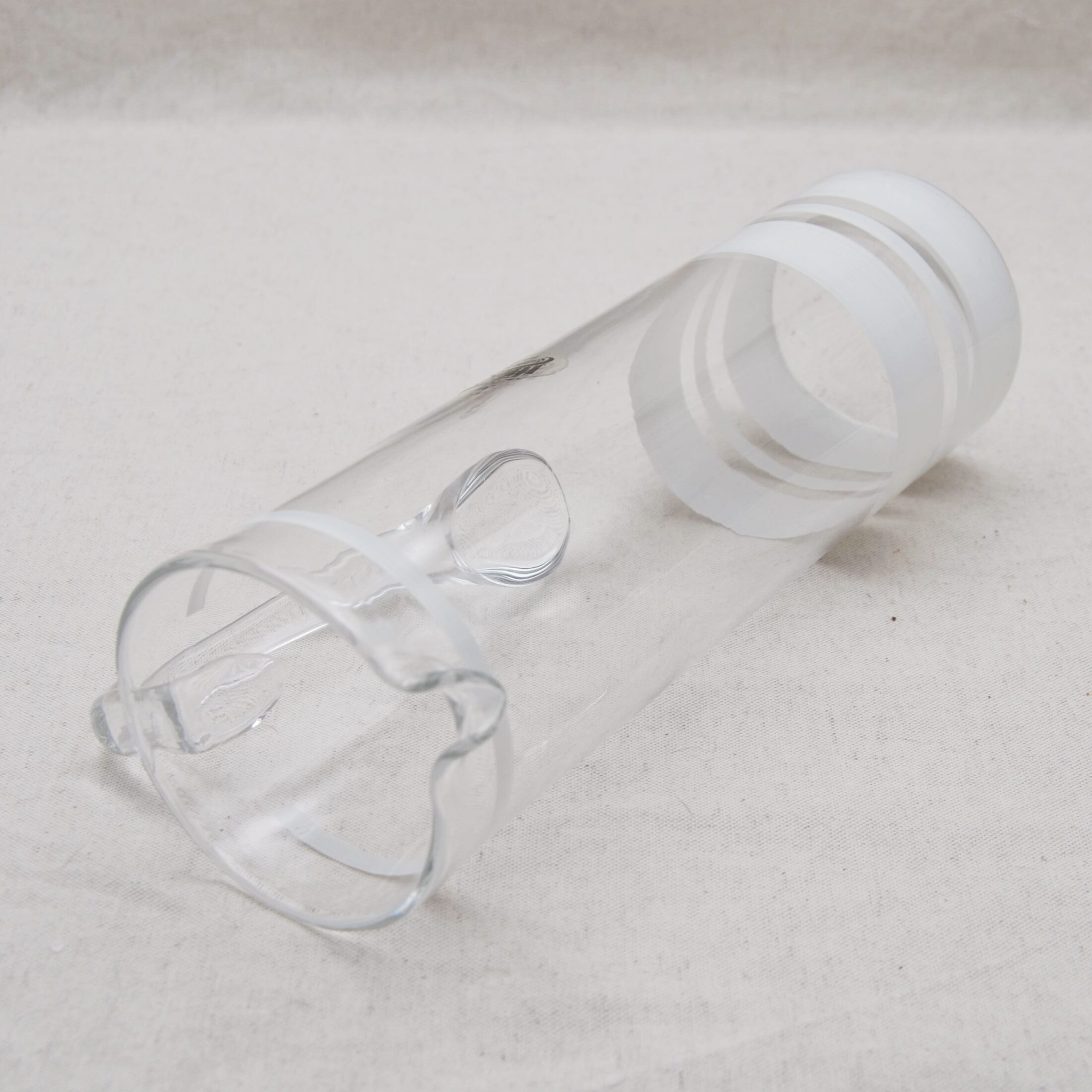 Le pichet en verre soufflé bouche