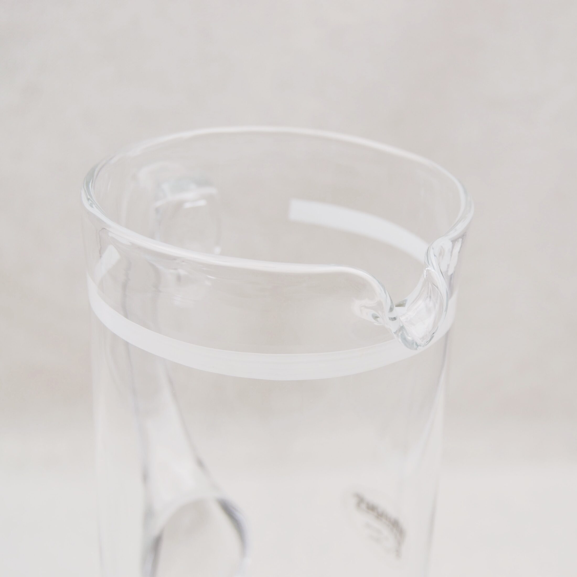 Le pichet en verre soufflé bouche
