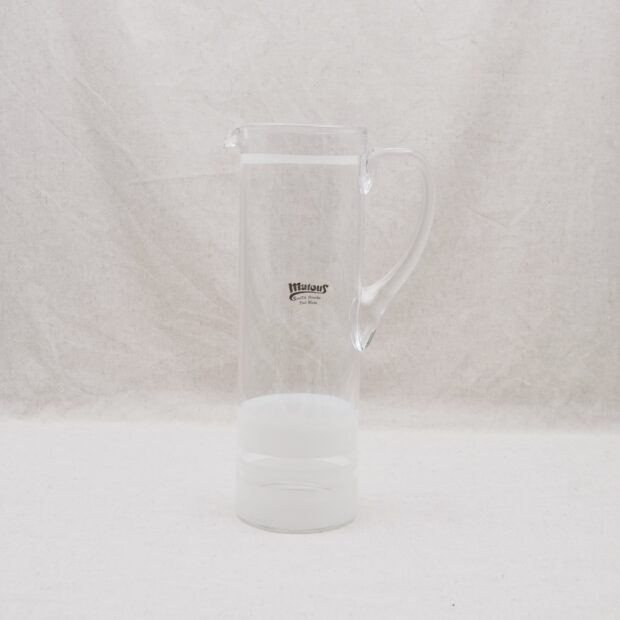 Le pichet en verre soufflé bouche
