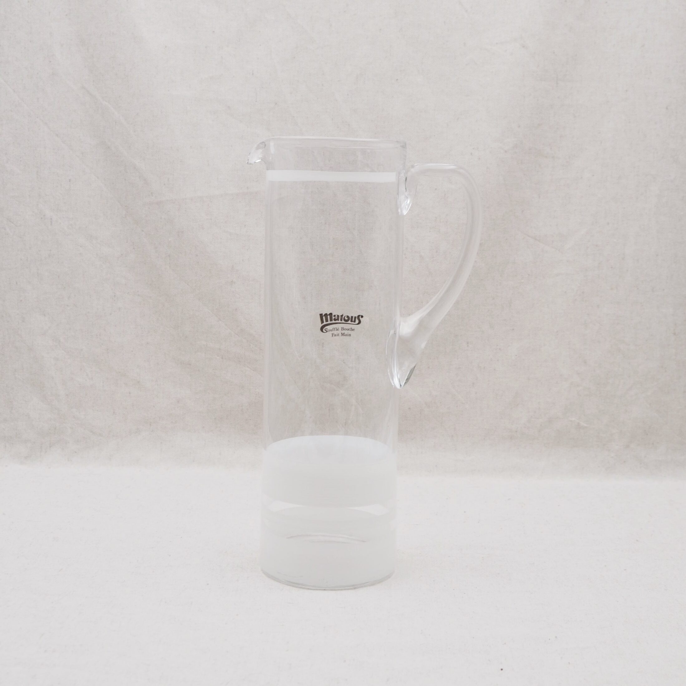 Le pichet en verre soufflé bouche