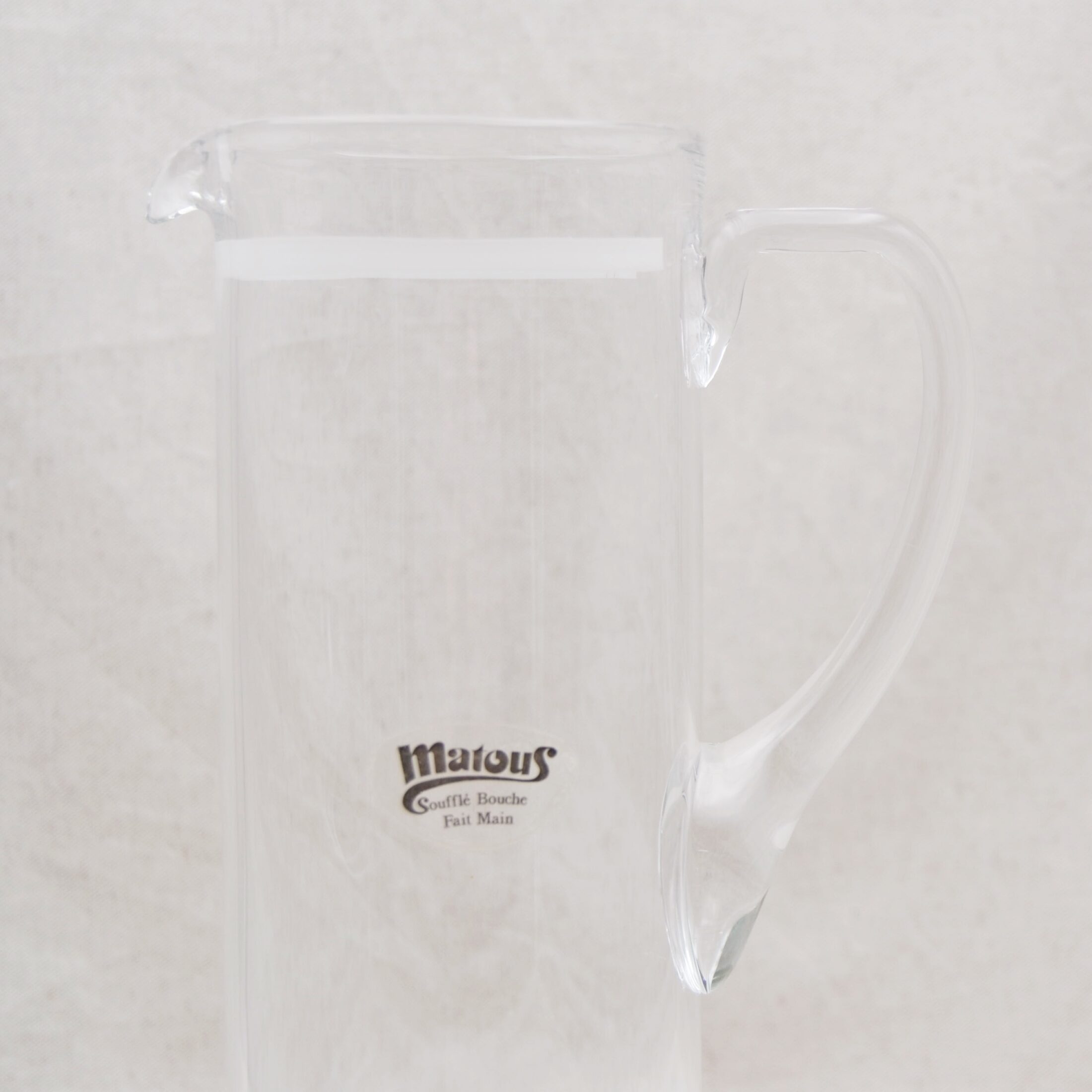 Le pichet en verre soufflé bouche