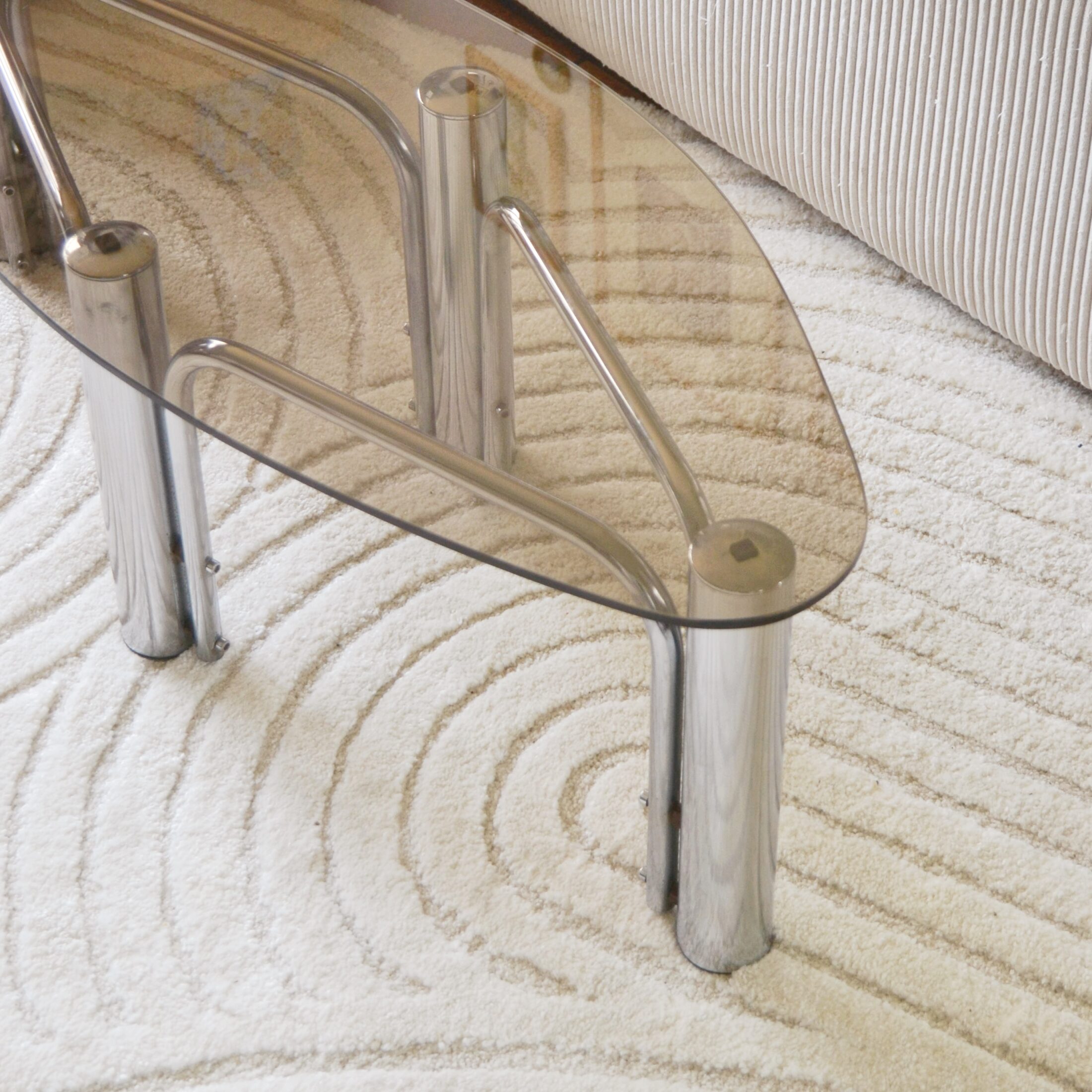 La table basse ovale années 70