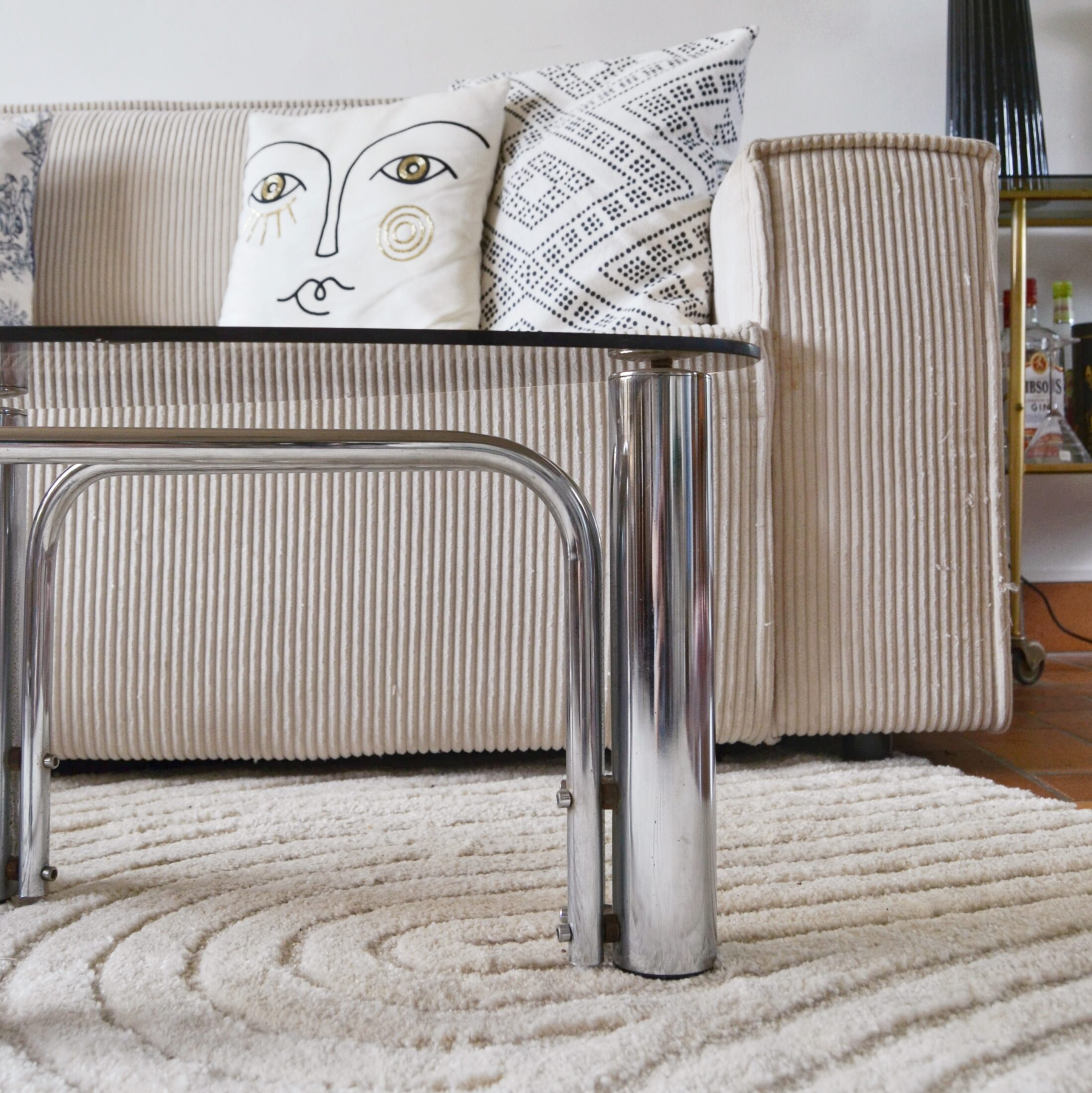 La table basse ovale années 70