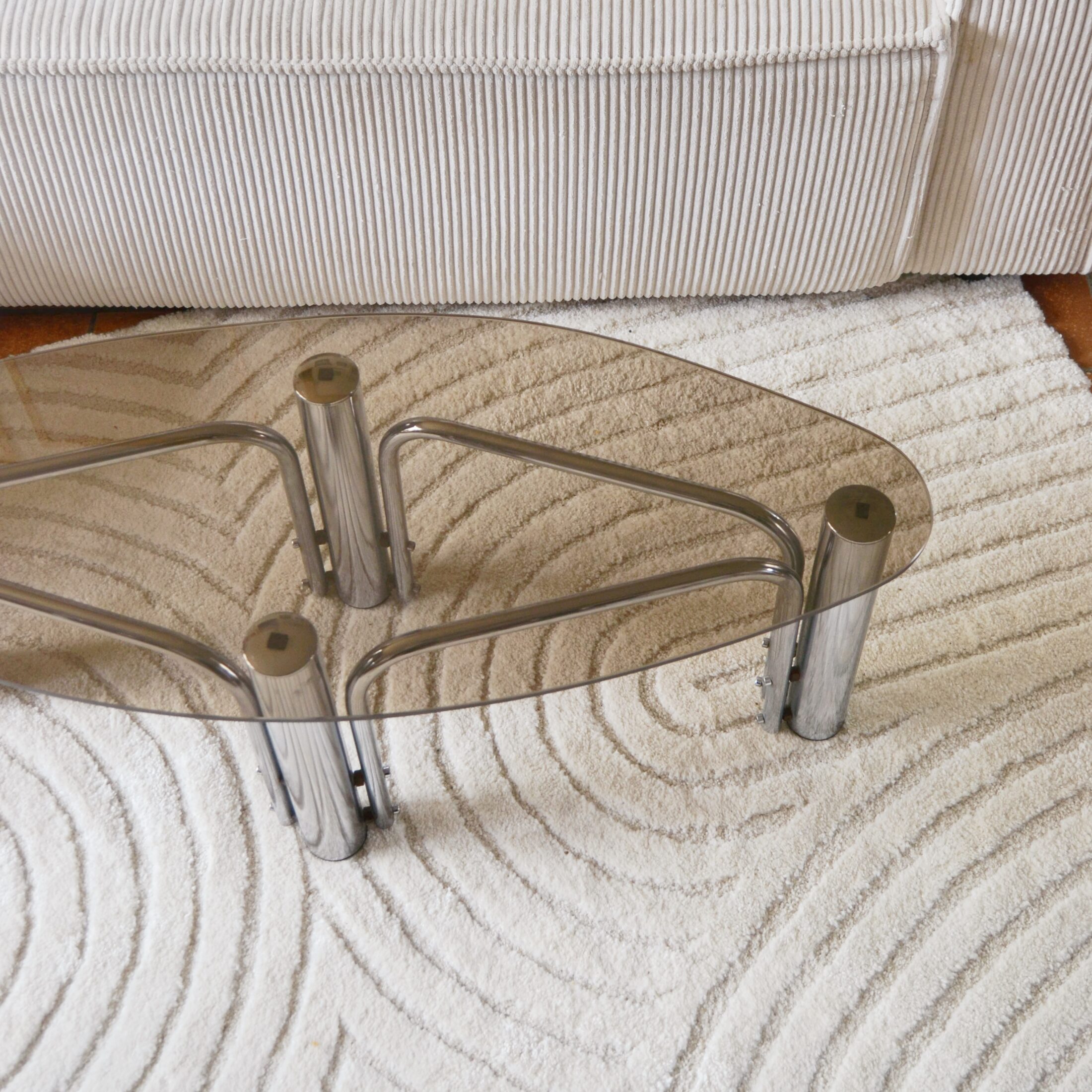 La table basse ovale années 70