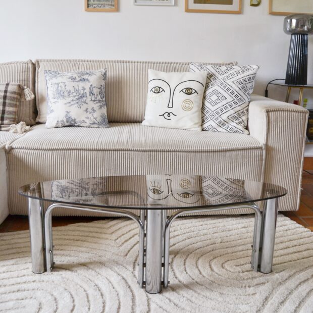 La table basse ovale années 70