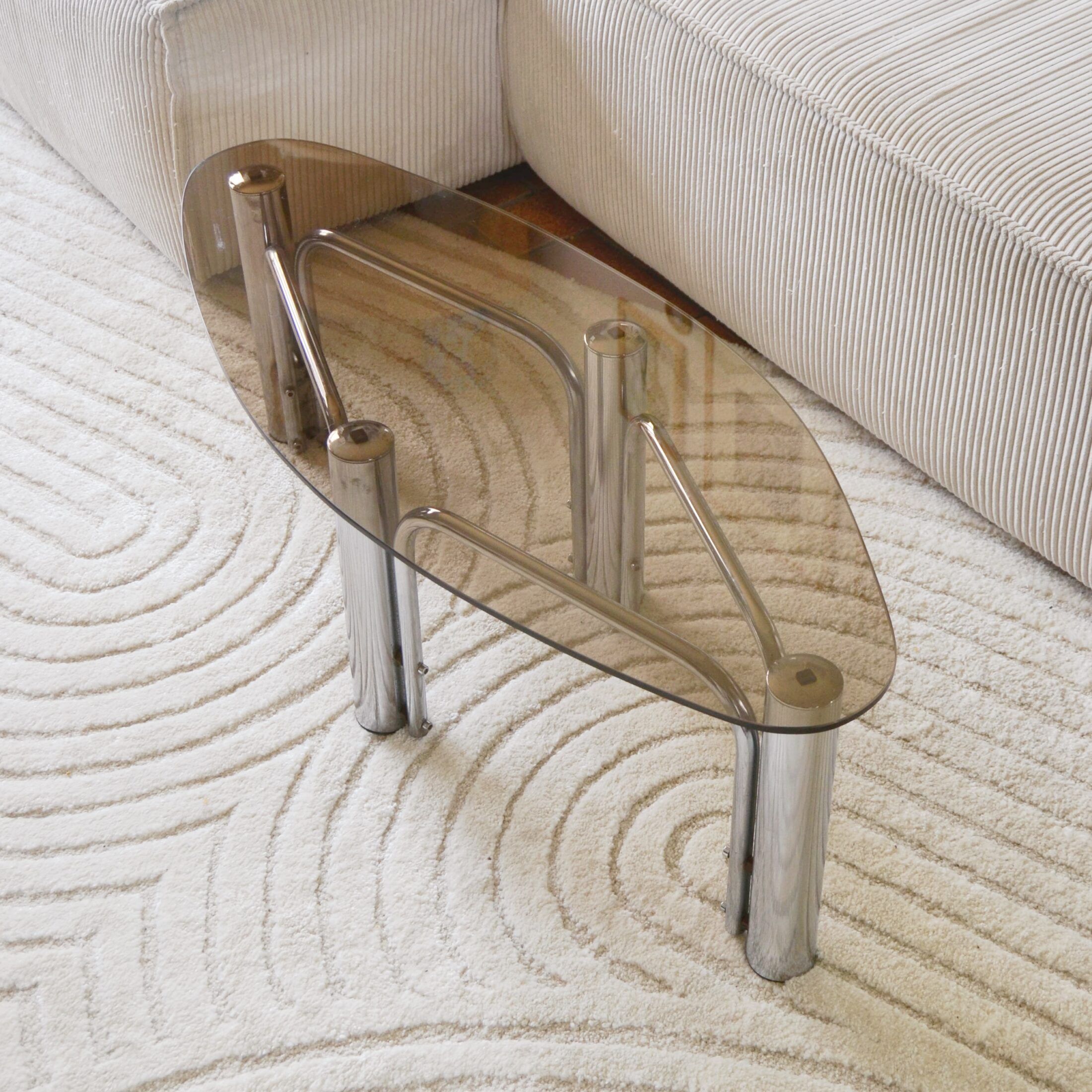 La table basse ovale années 70