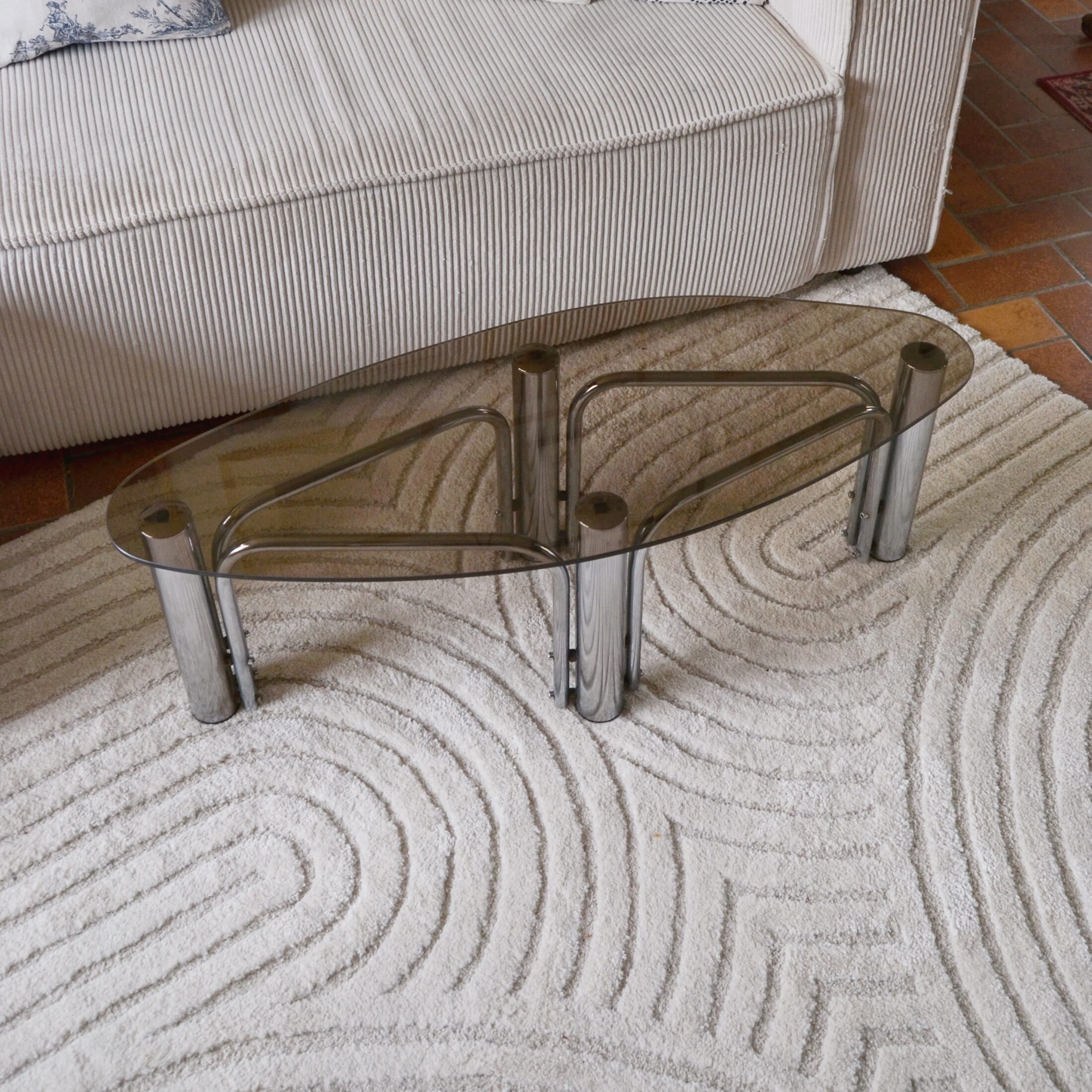 La table basse ovale années 70