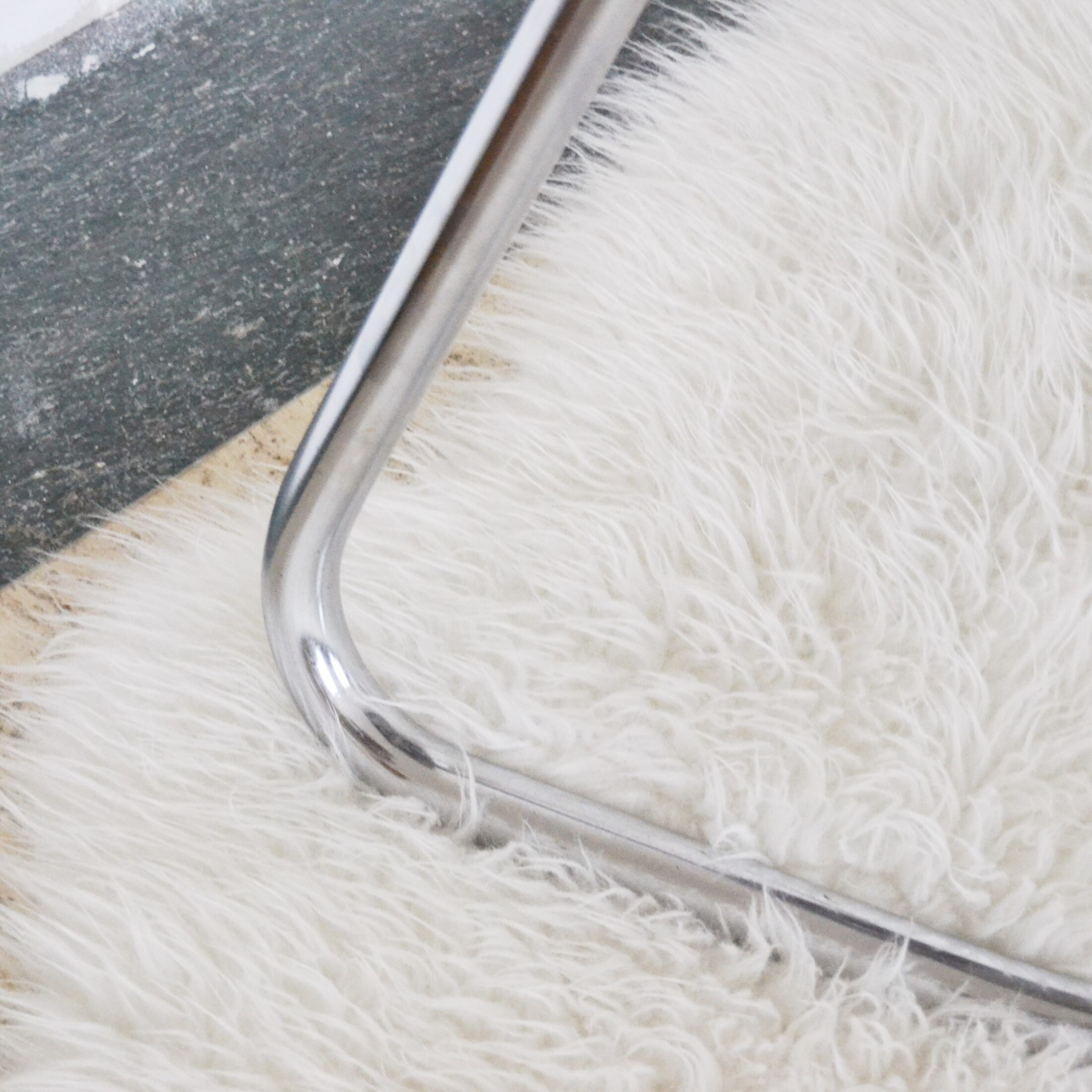 La chaise en plexiglas