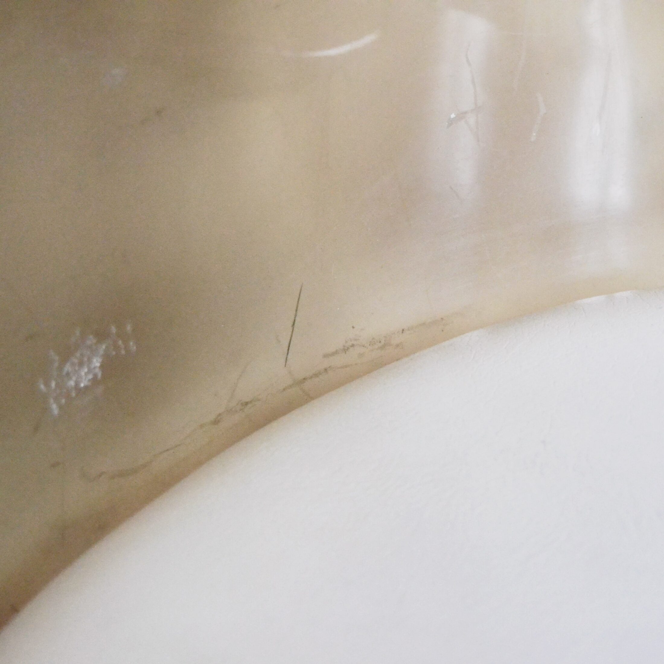 La chaise en plexiglas