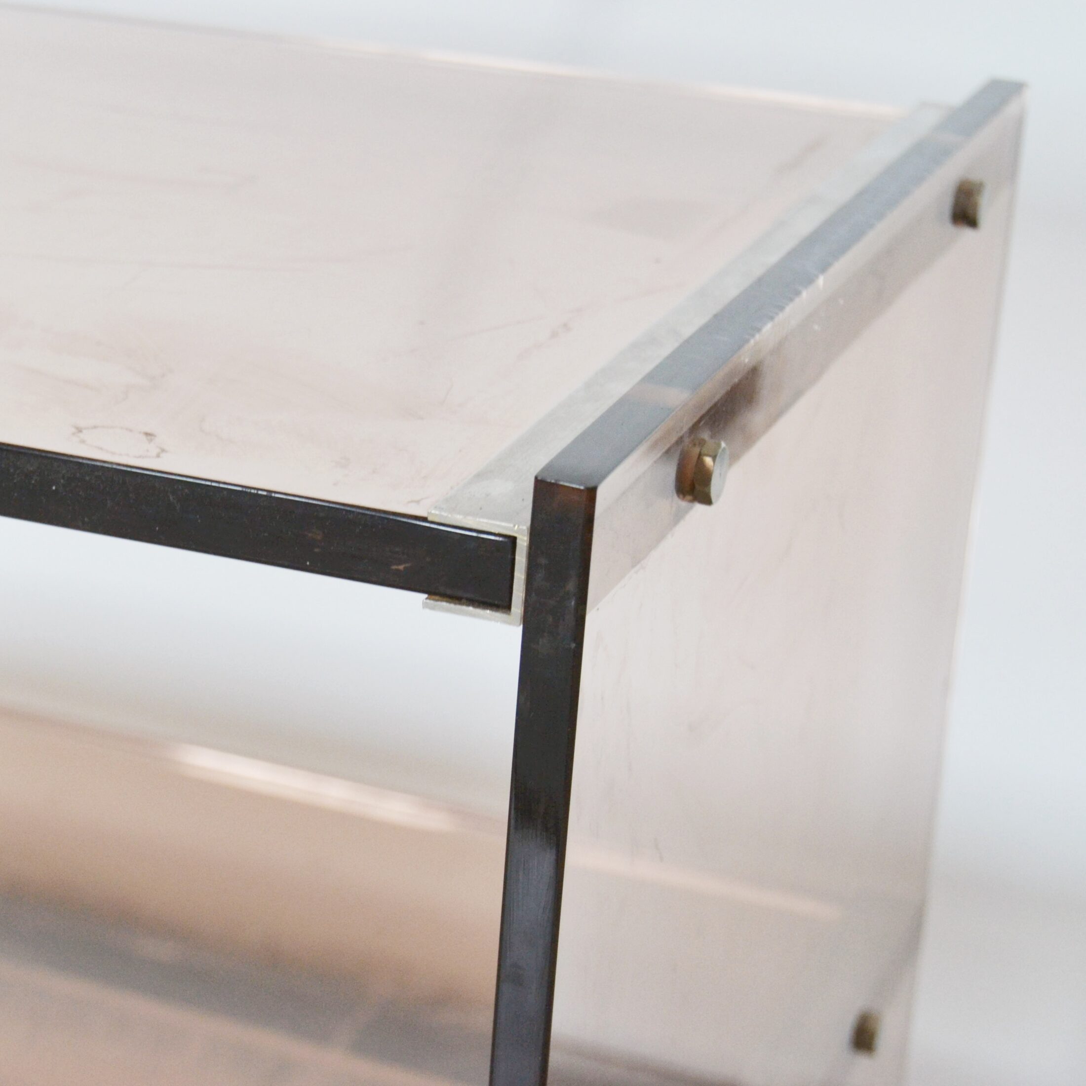 La desserte en plexiglas