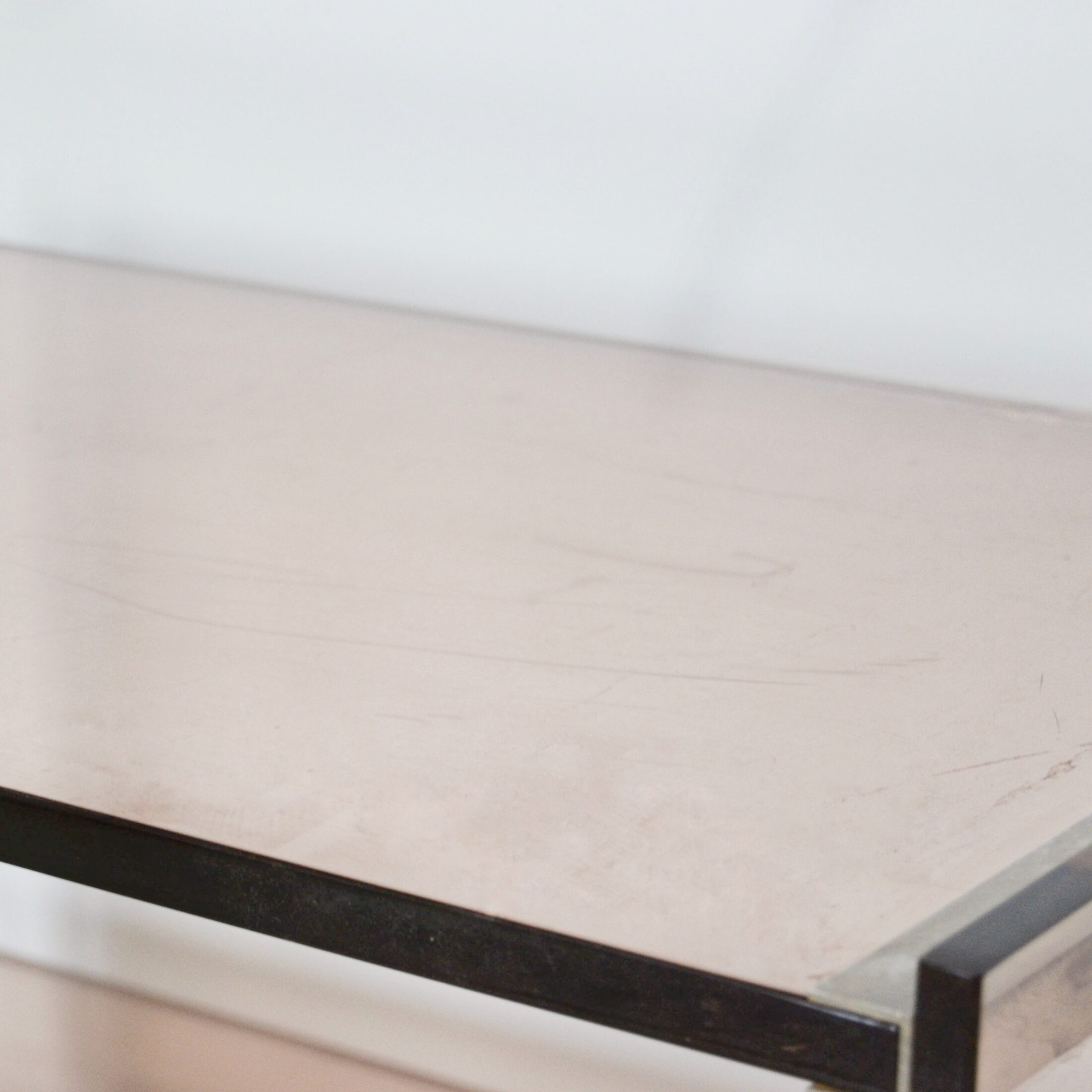 La desserte en plexiglas