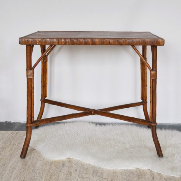 La table en rotin