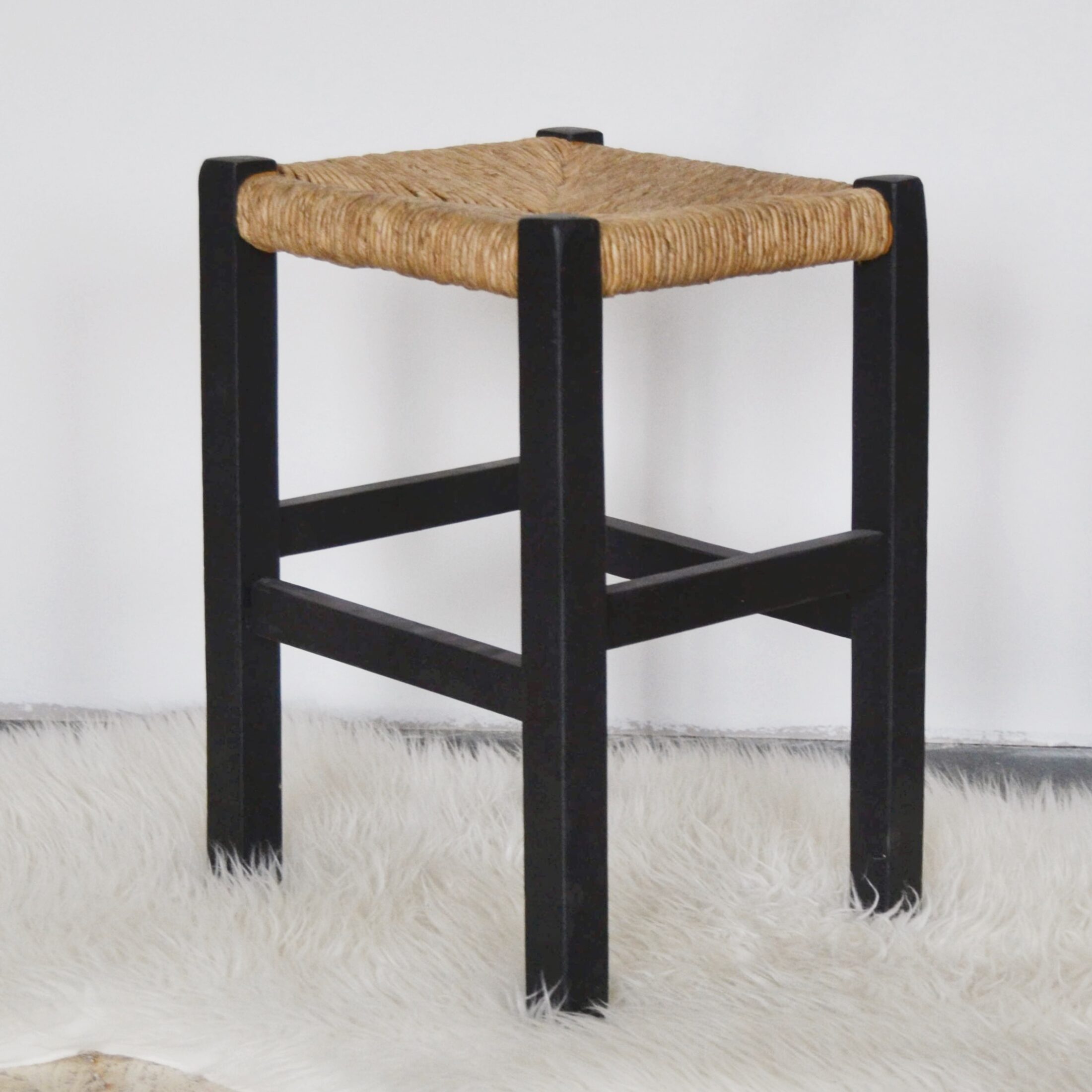Le tabouret noir