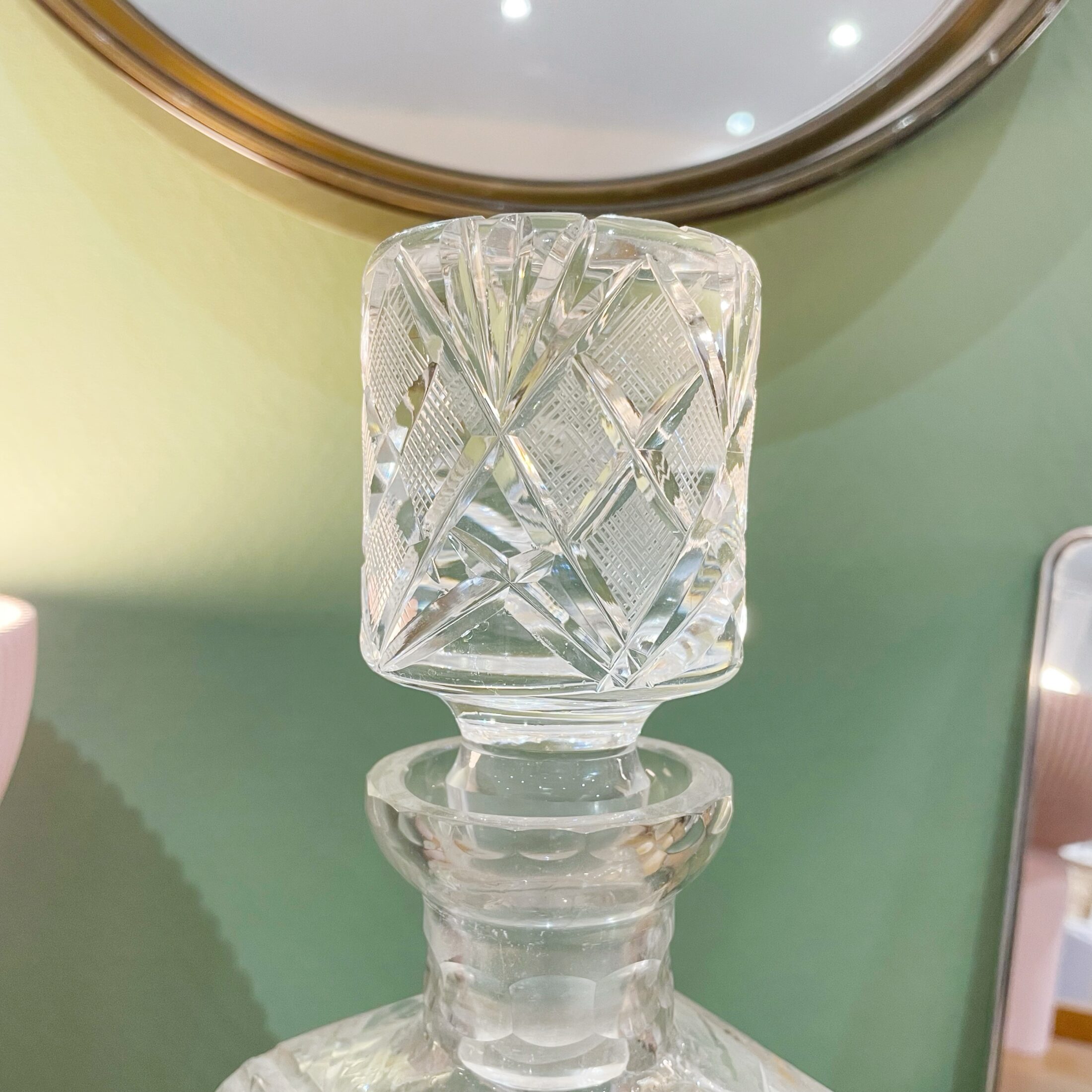 La carafe en cristal ciselé