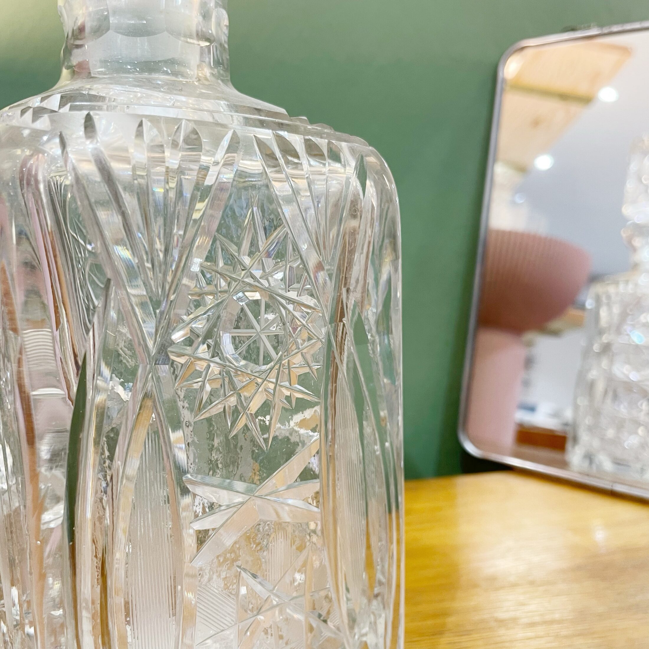 La carafe en cristal ciselé